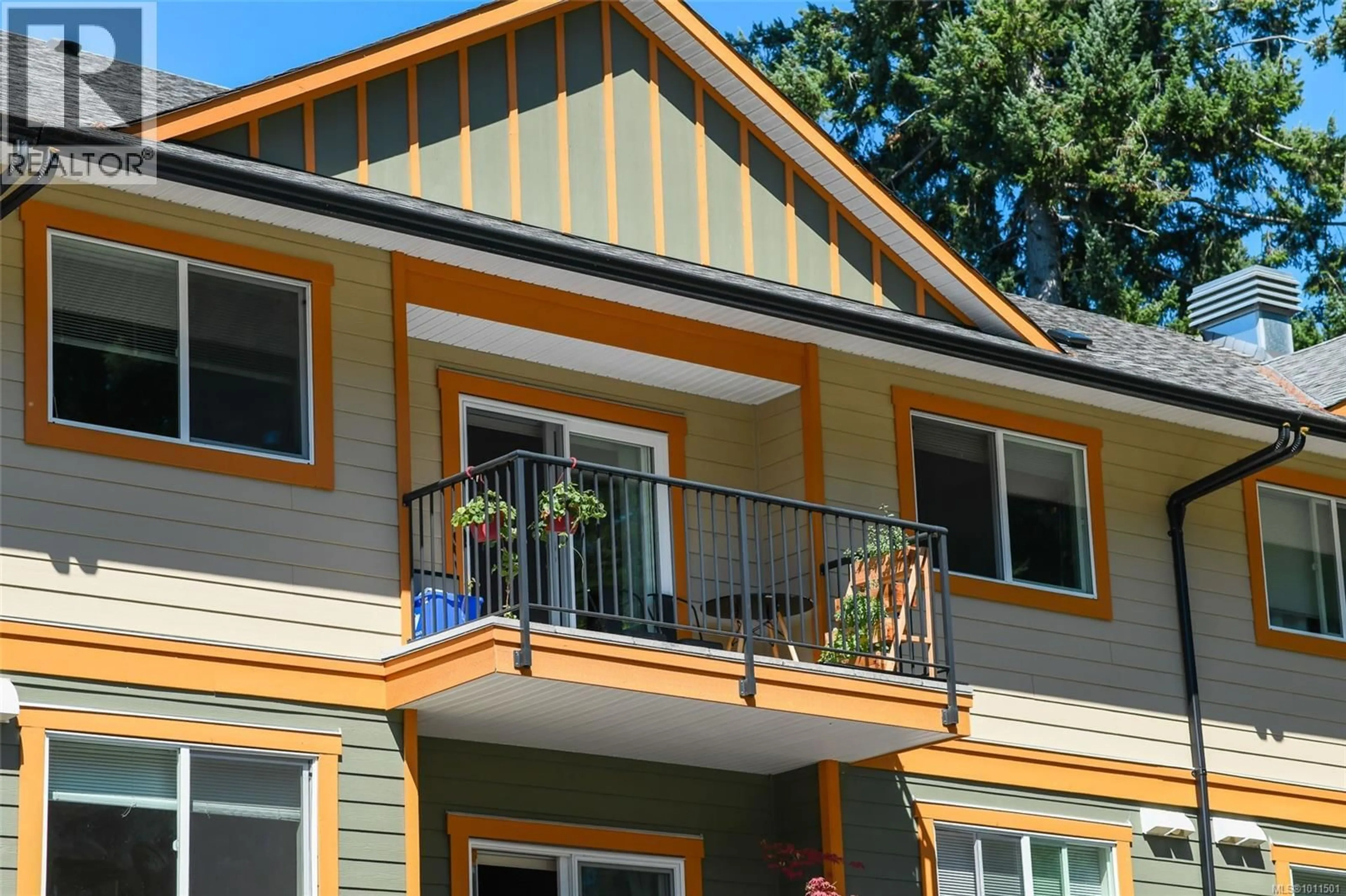 Home with vinyl exterior material, street for 124 - 1577 DINGWALL ROAD, Courtenay British Columbia V9N3S8