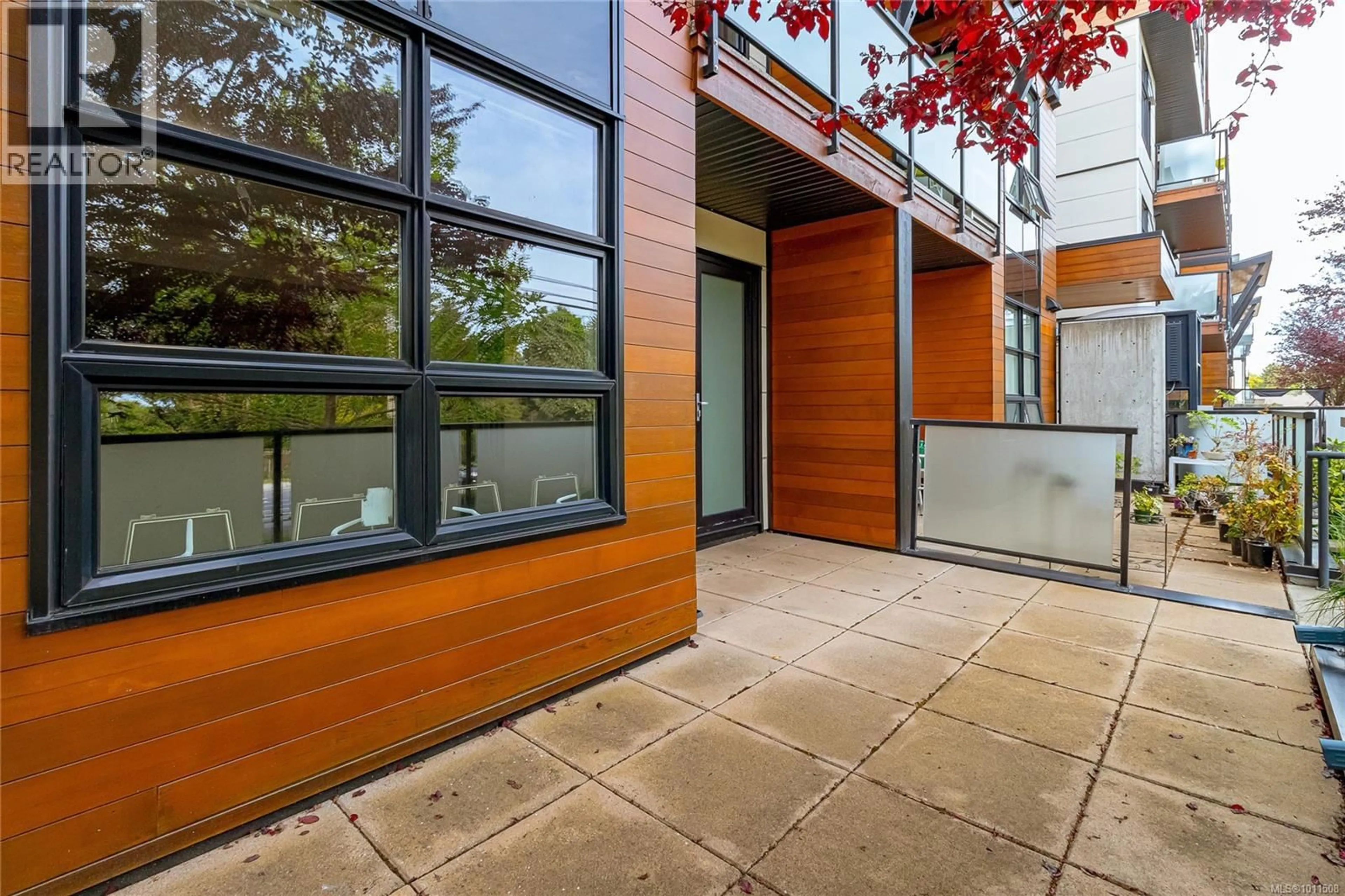 Patio, unknown for 102 - 4000 SHELBOURNE STREET, Saanich British Columbia V8N3E4