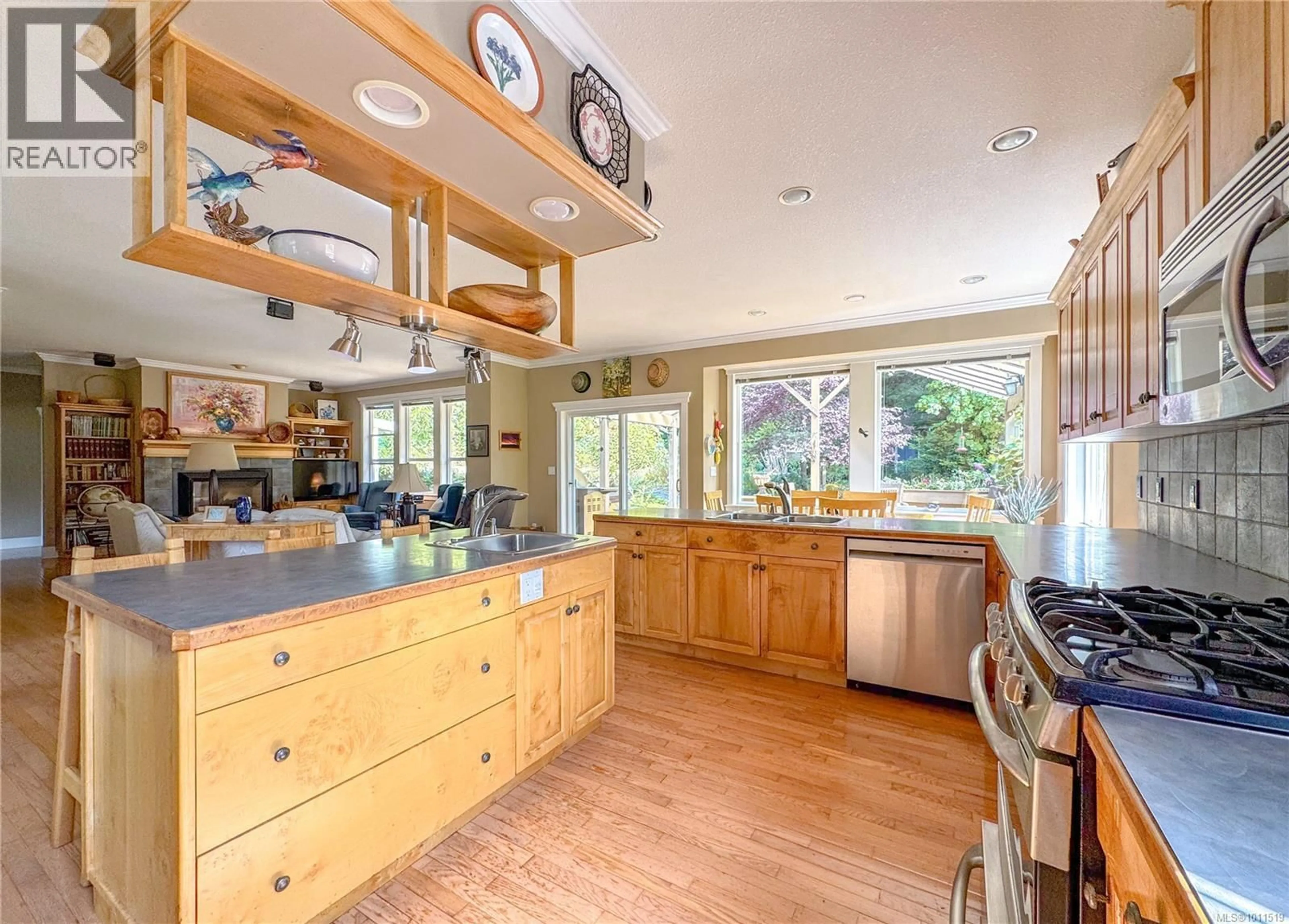 Open concept kitchen, unknown for 1784 MUSSELL HEIGHTS, Gabriola Island British Columbia V0R1X6