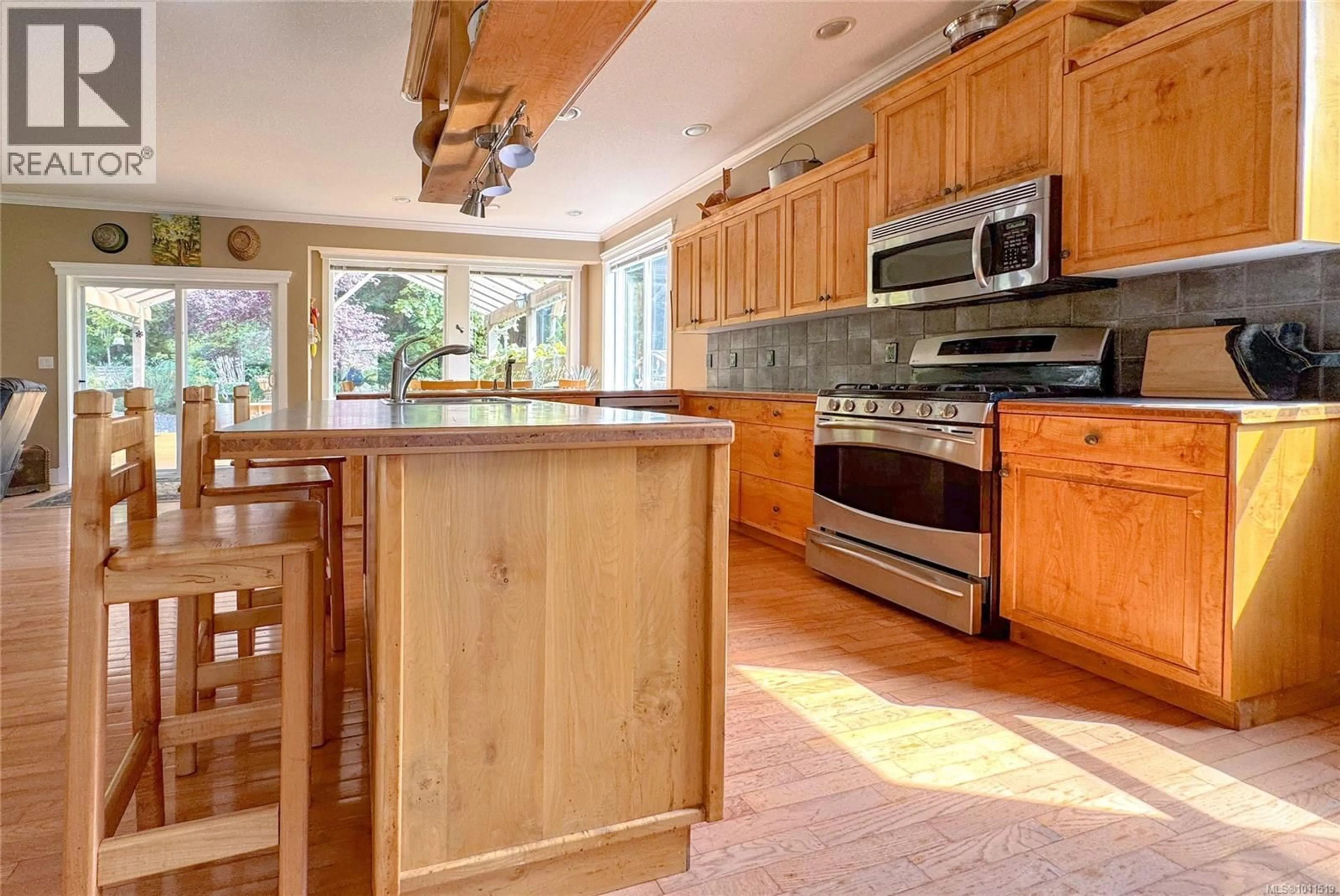 Open concept kitchen, unknown for 1784 MUSSELL HEIGHTS, Gabriola Island British Columbia V0R1X6