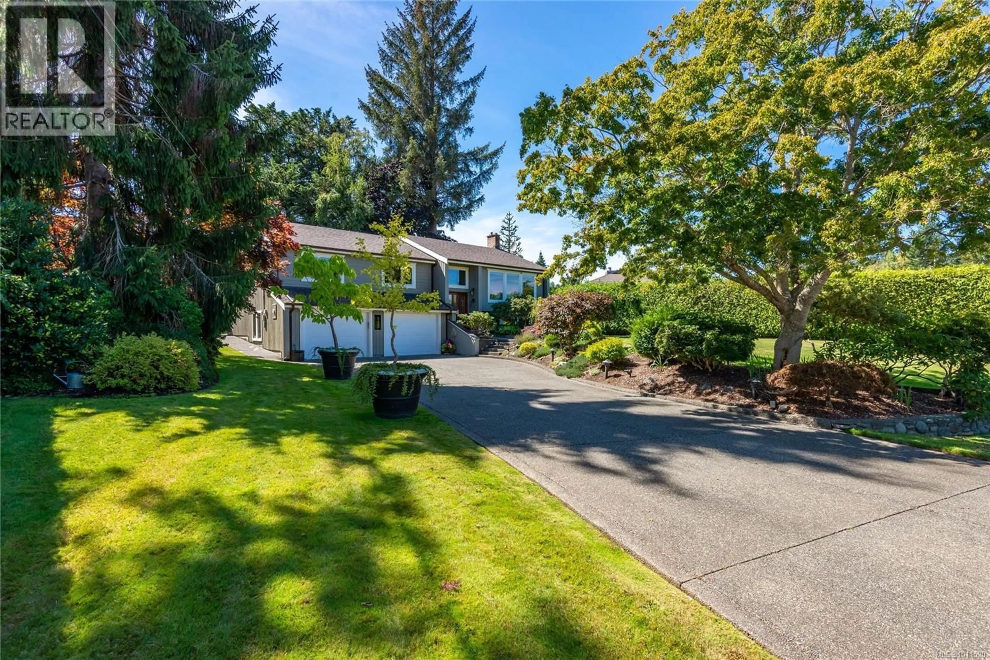 A pic from outside/outdoor area/front of a property/back of a property/a pic from drone, street for 115 ENGLES ROAD, Campbell River British Columbia V9H1J8