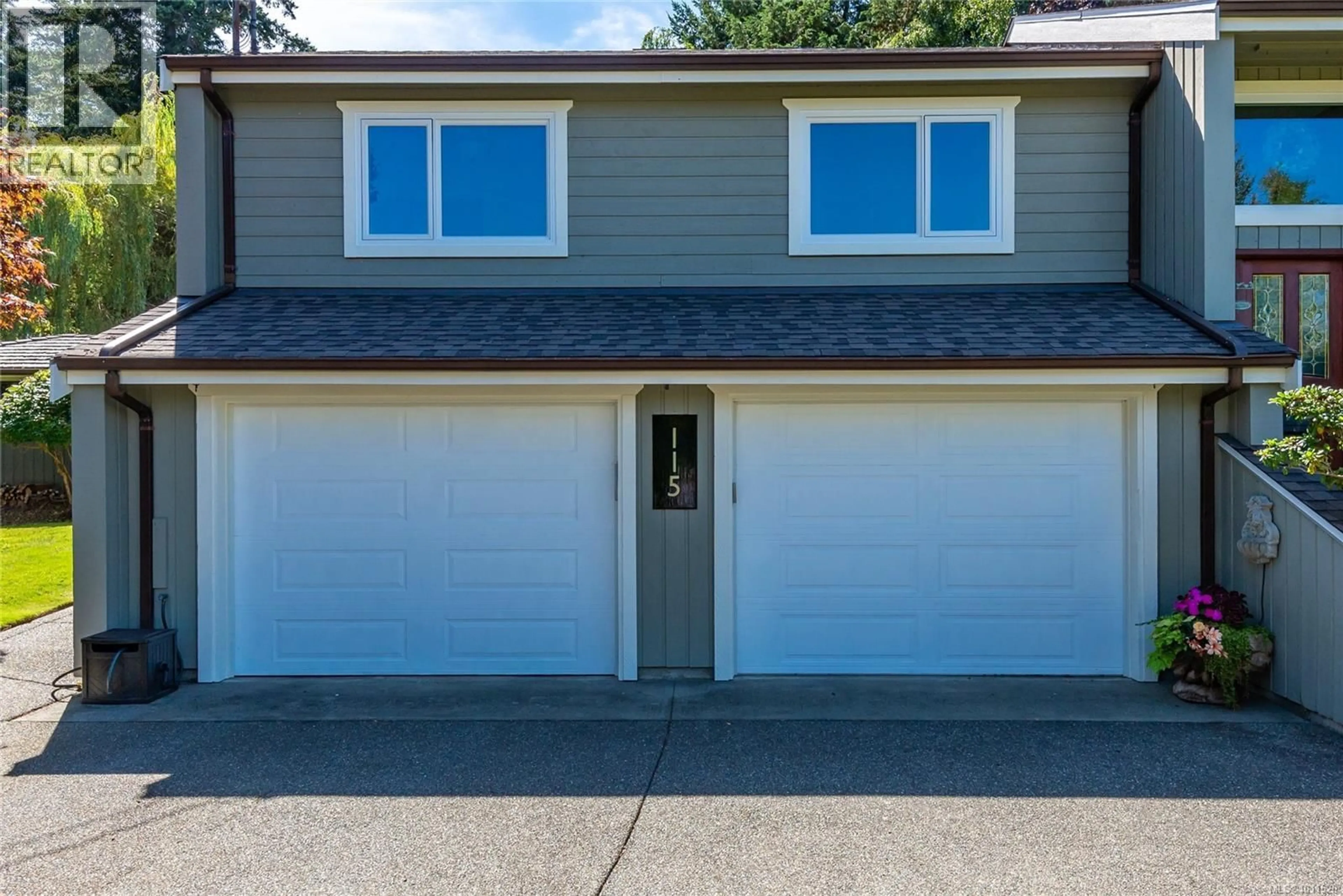 Home with vinyl exterior material, street for 115 ENGLES ROAD, Campbell River British Columbia V9H1J8