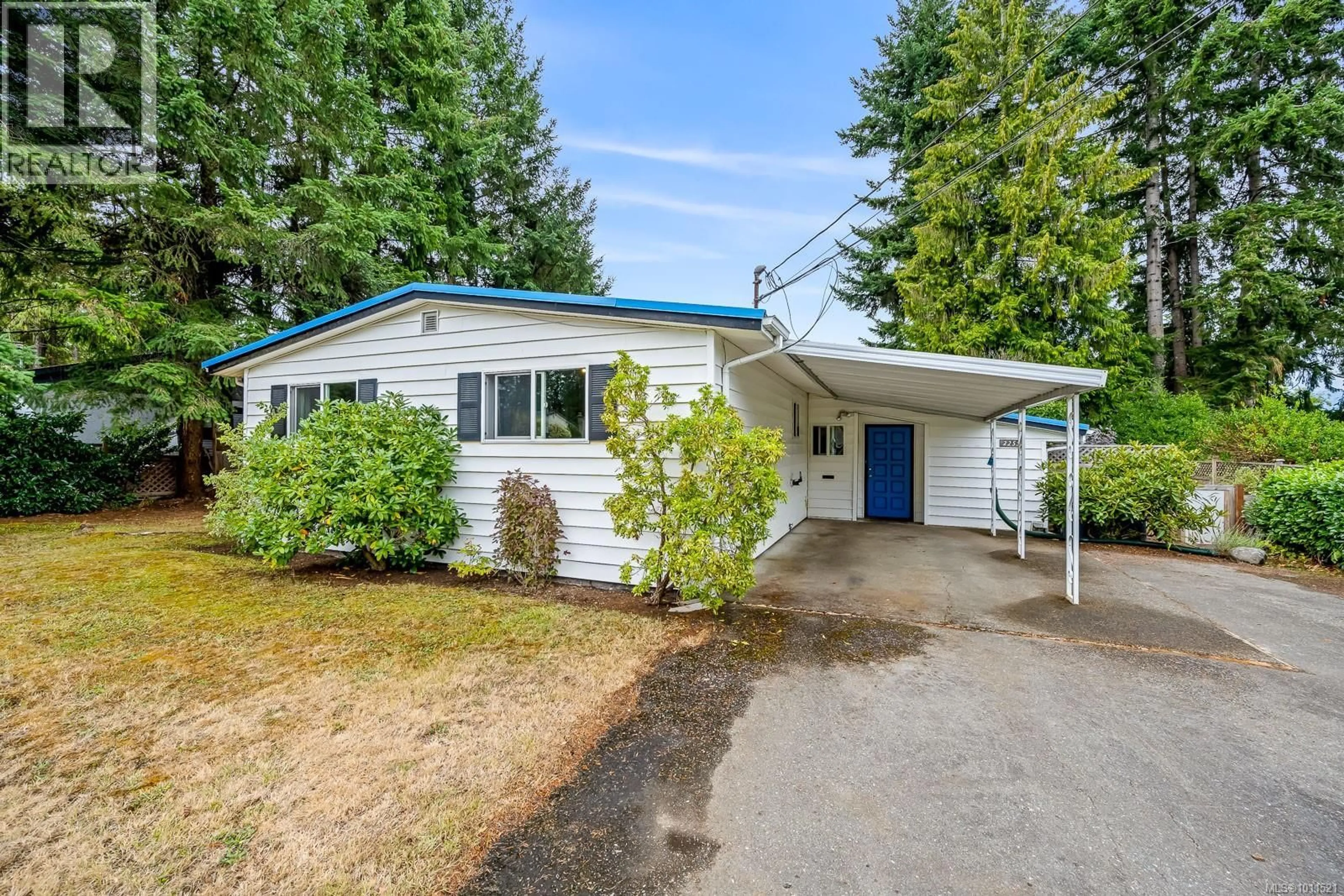 Home with vinyl exterior material, street for 2255 PIERCY AVENUE, Courtenay British Columbia V9N3G7