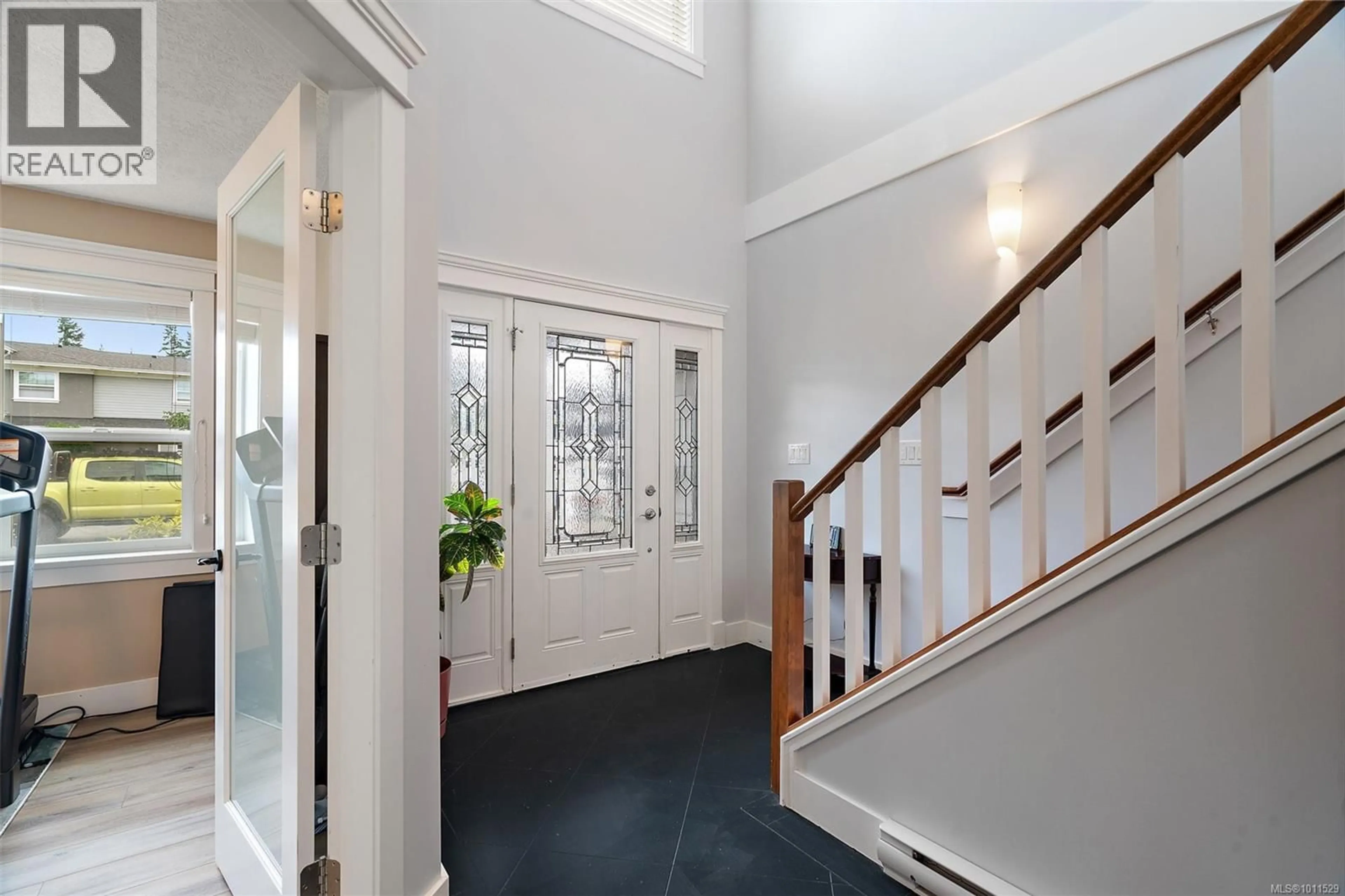 Indoor foyer for 540 WOODEND ROAD, Colwood British Columbia V9C0G4