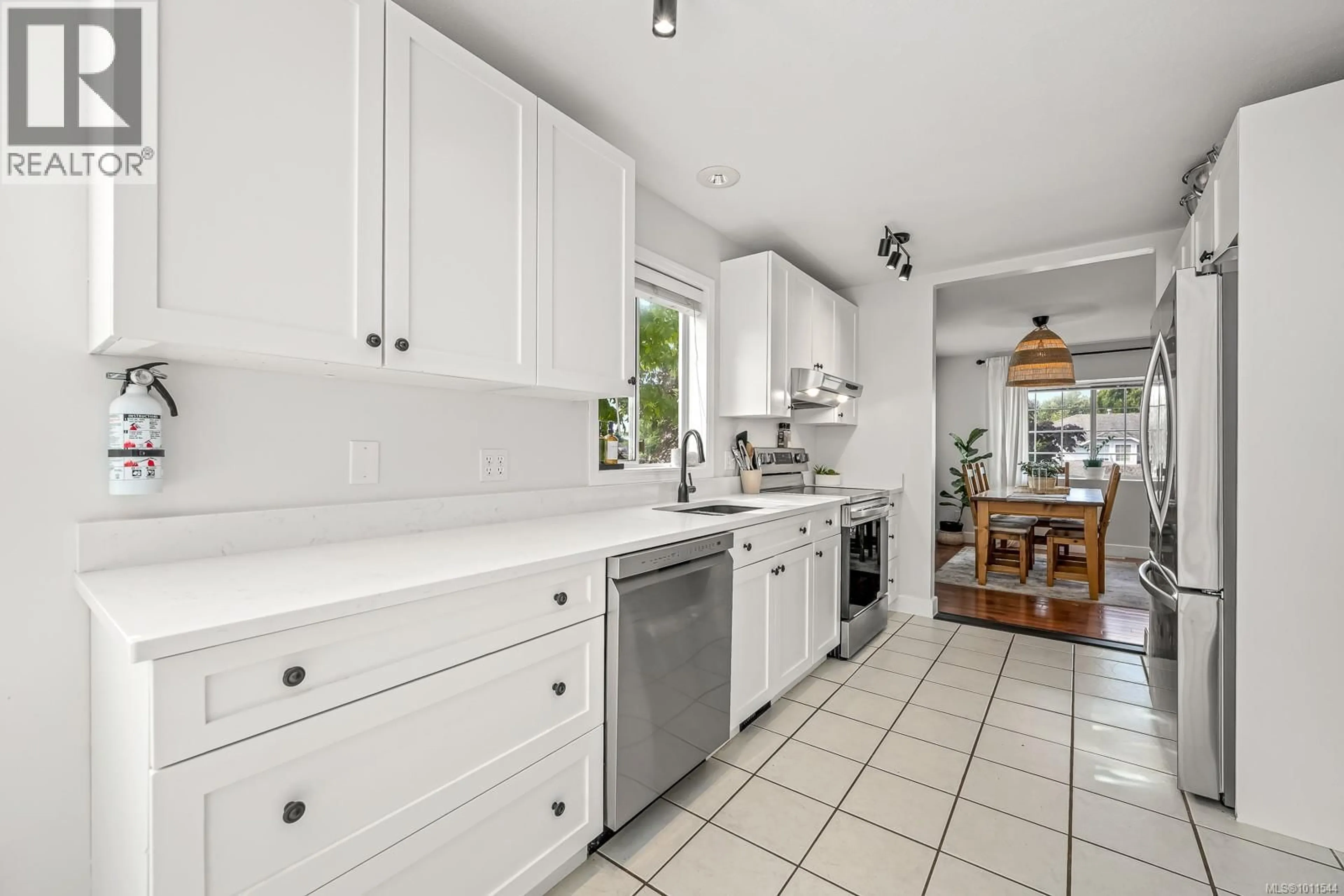 Open concept kitchen, ceramic/tile floor for 1782 MALLARD DRIVE, Courtenay British Columbia V9N8L9