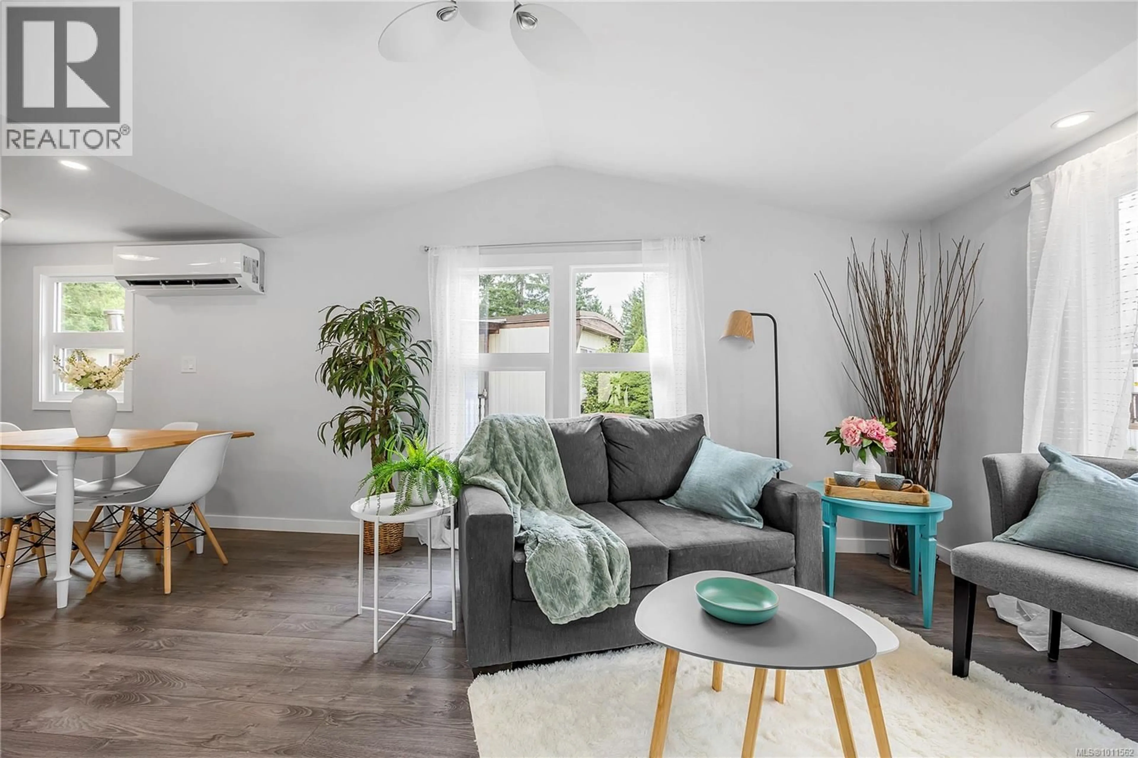 Living room with furniture, wood/laminate floor for 15 - 3449 HALLBERG ROAD, Nanaimo British Columbia V9G1L2