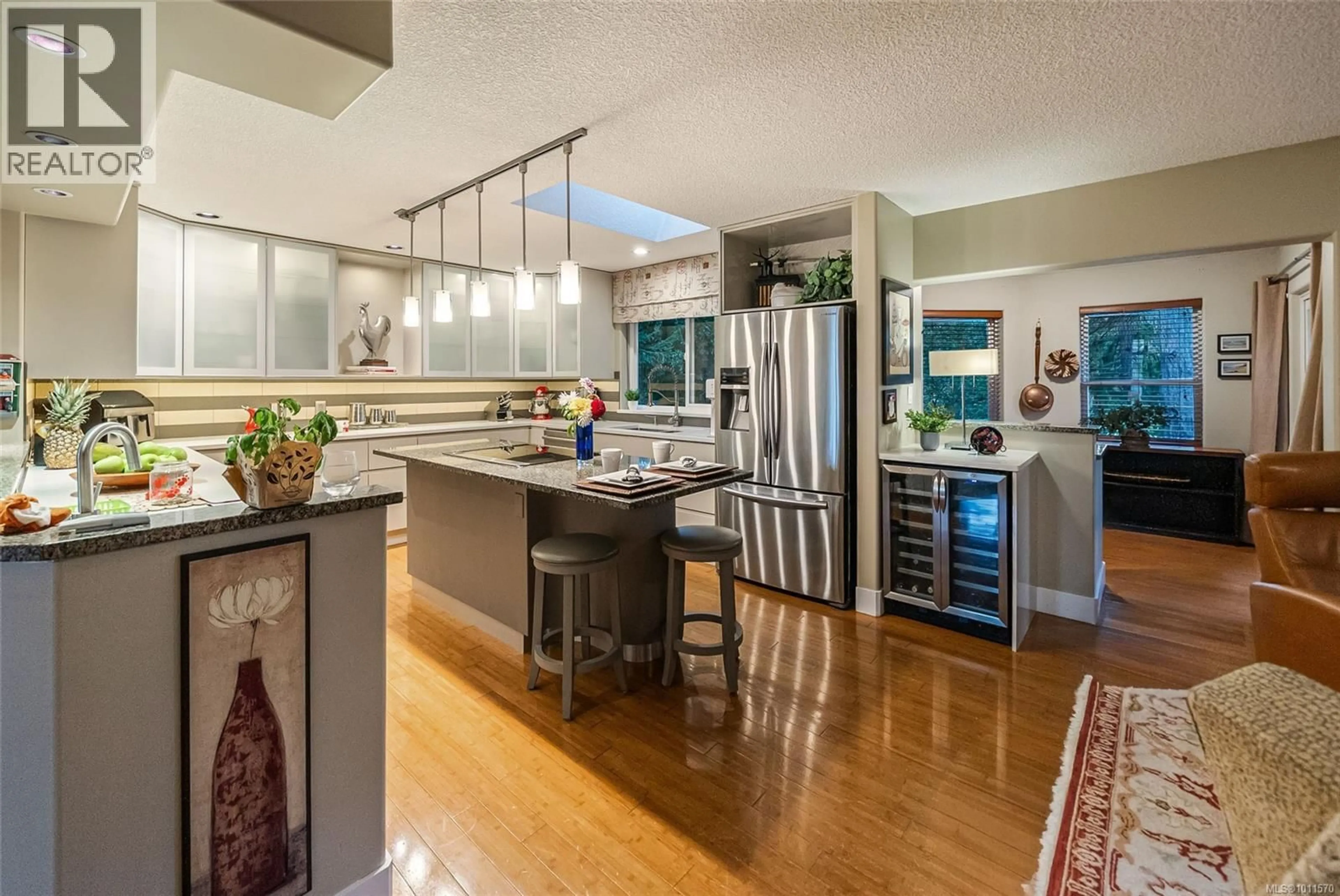 Contemporary kitchen, unknown for 3720 DOLPHIN DRIVE, Nanoose Bay British Columbia V9P9H1