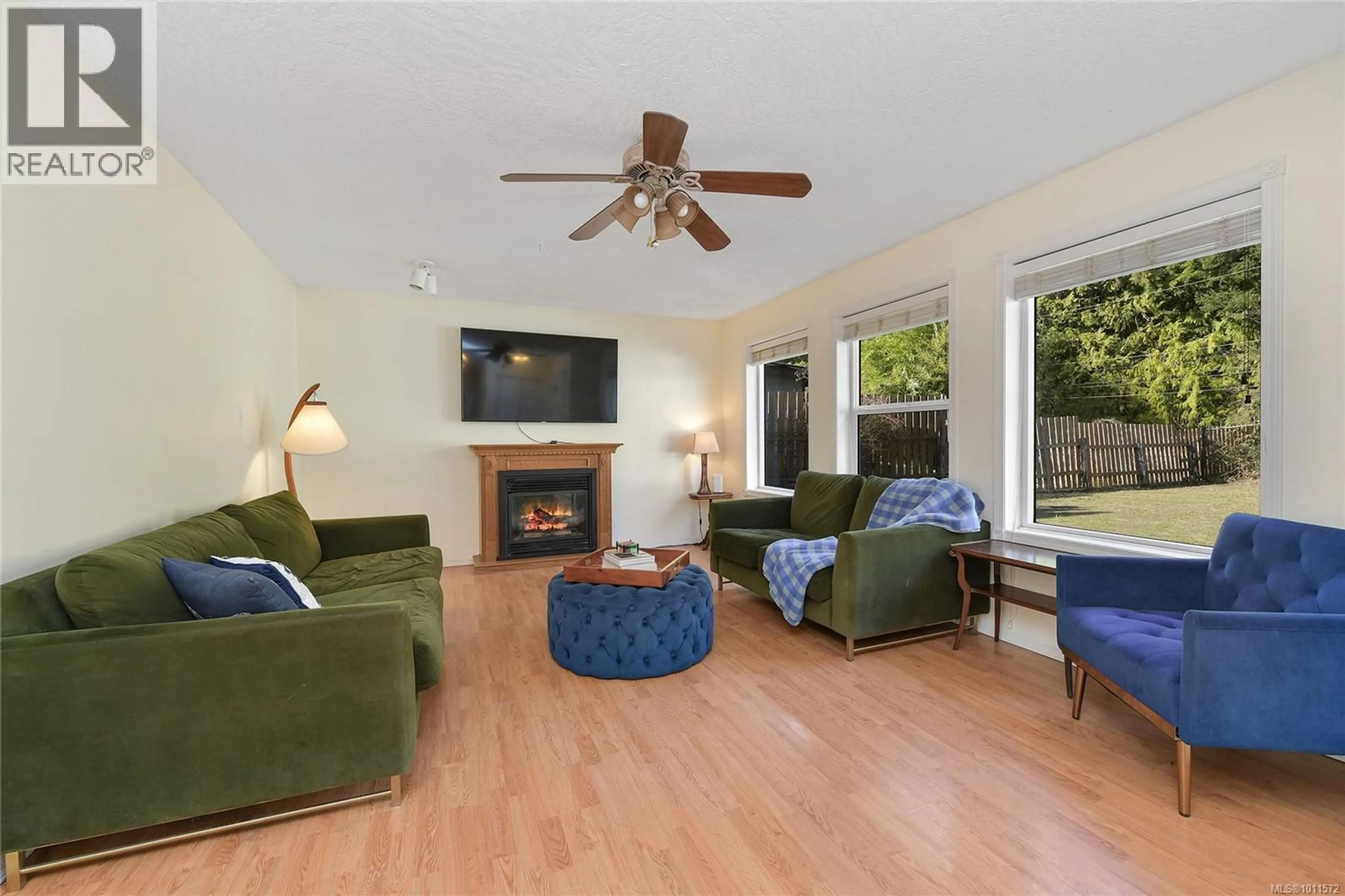 Living room with furniture, wood/laminate floor for 1752 KALMAR ROAD, Shawnigan Lake British Columbia V8H3A9