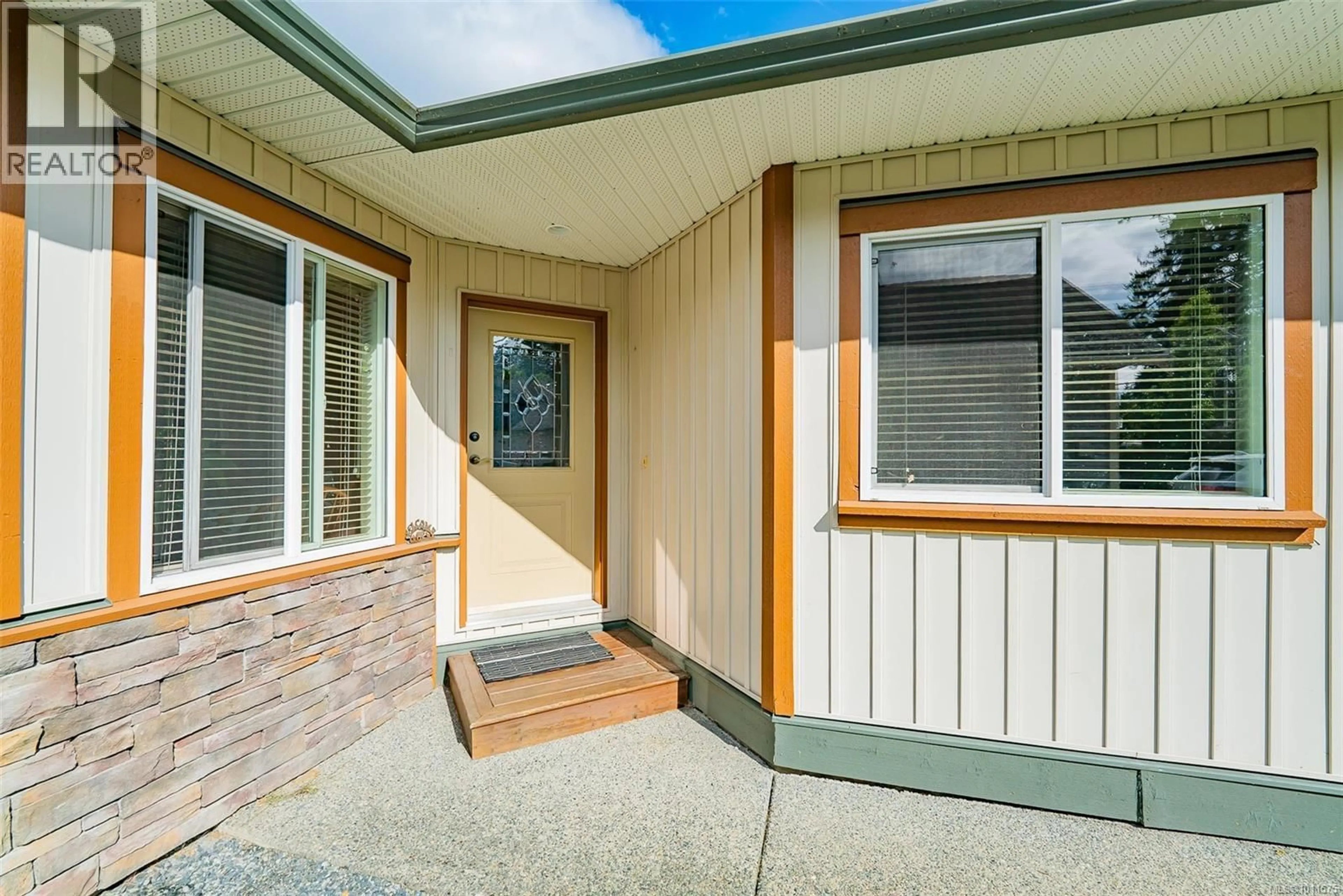 Home with vinyl exterior material, street for 2405 BRANDON WAY, Nanaimo British Columbia V9T0G2