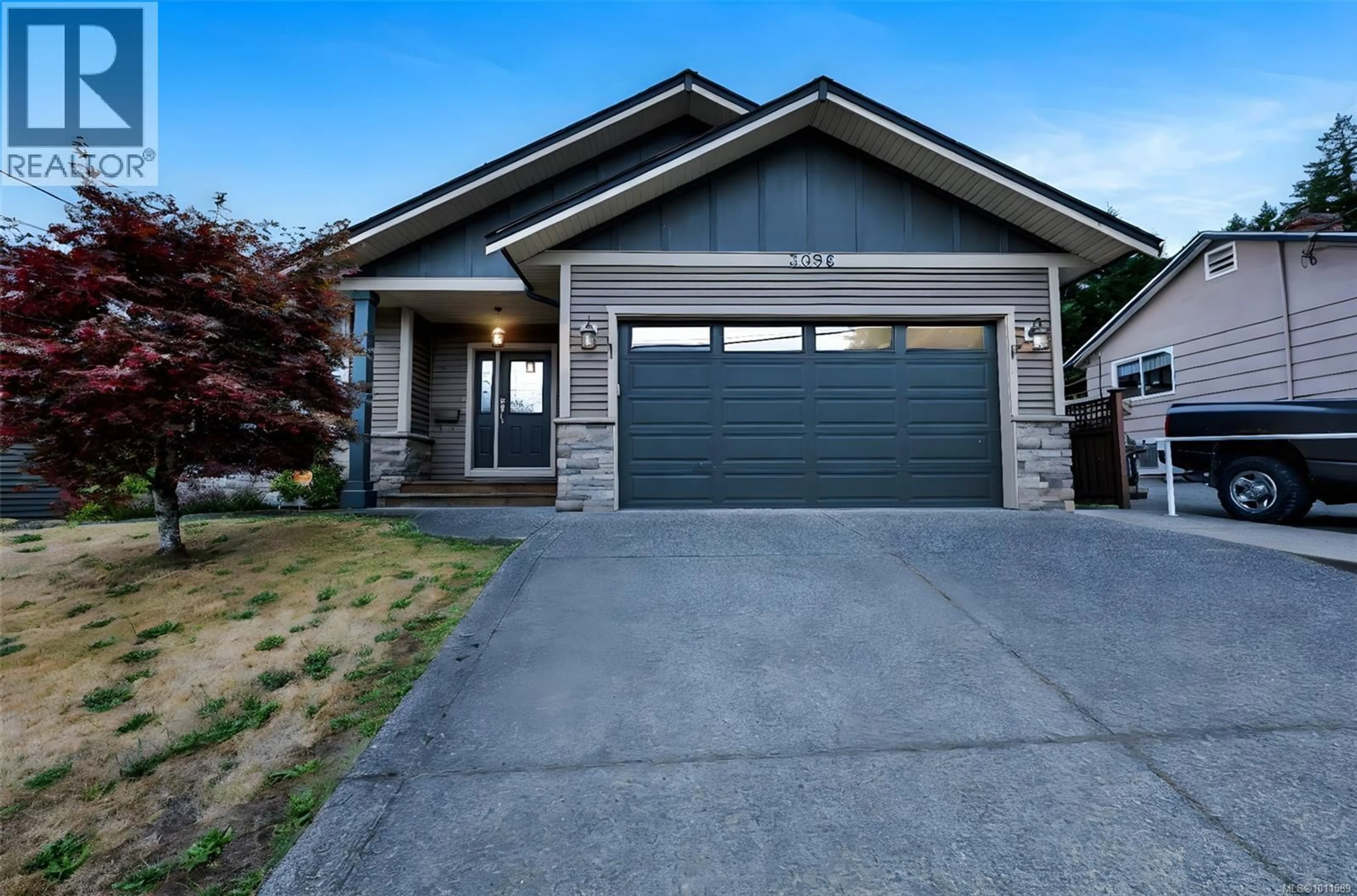 Home with vinyl exterior material, street for 3096 LASHMAN AVENUE, Duncan British Columbia V9L1E1