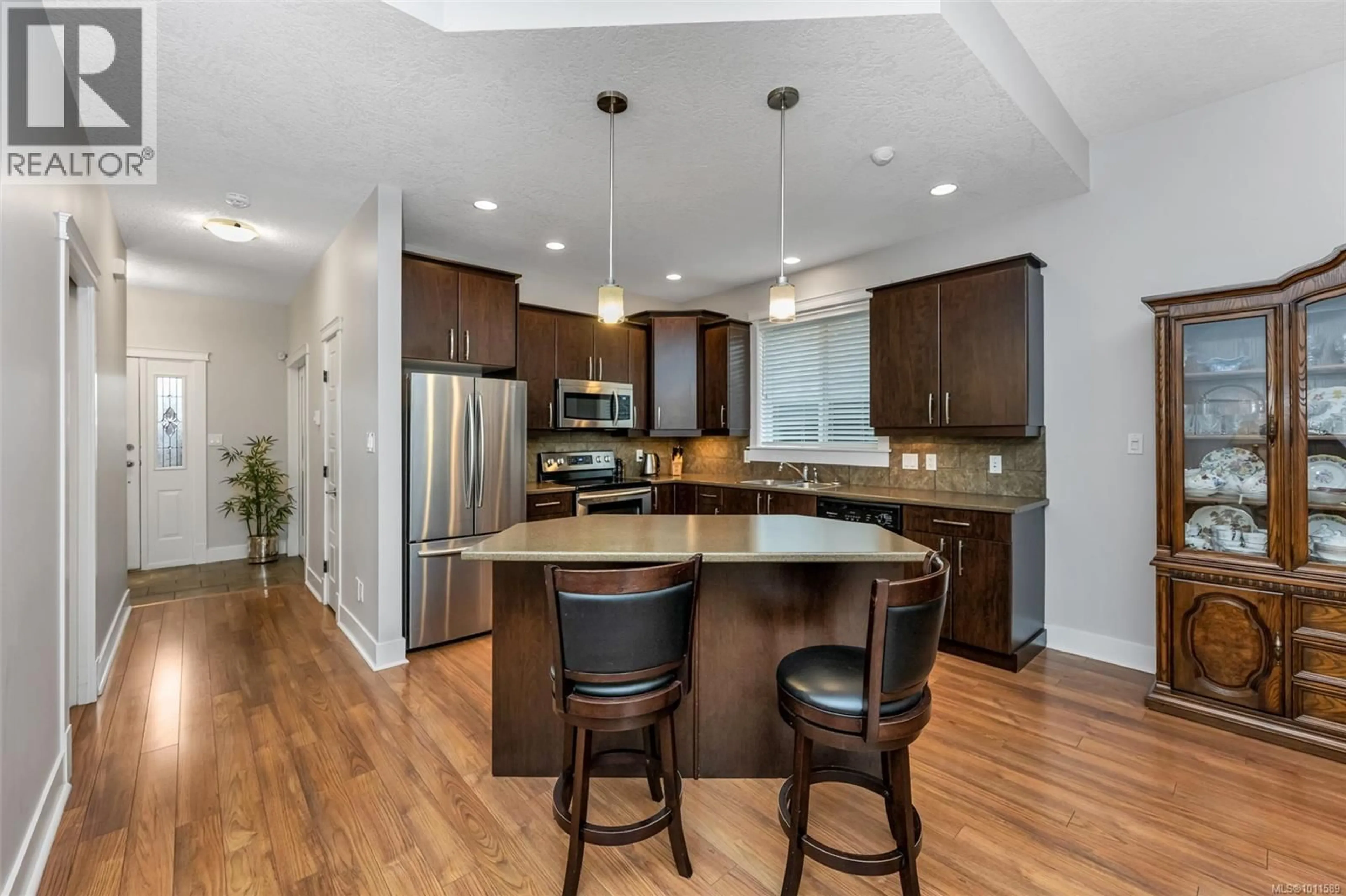 Open concept kitchen, unknown for 3096 LASHMAN AVENUE, Duncan British Columbia V9L1E1