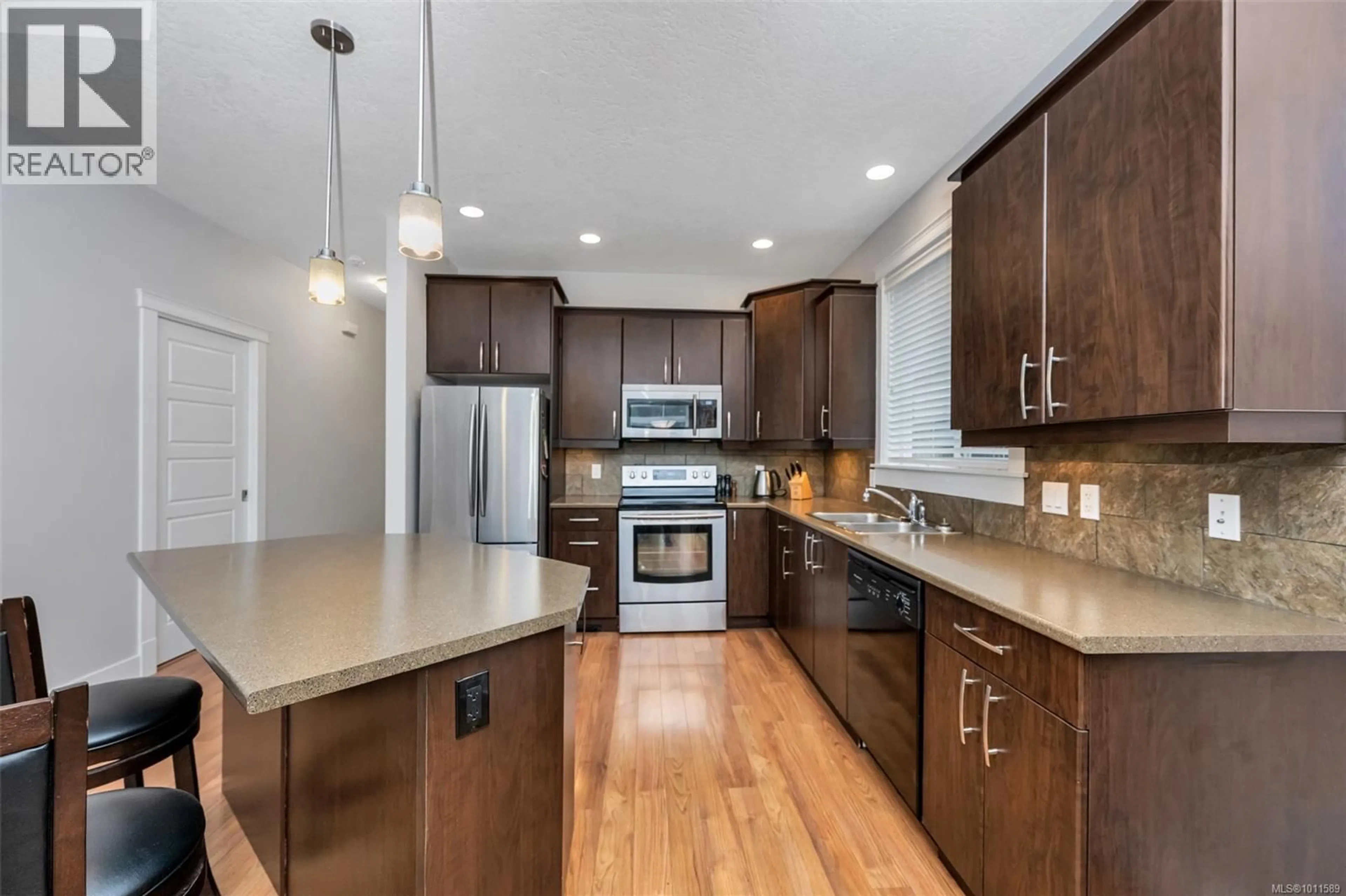 Open concept kitchen, unknown for 3096 LASHMAN AVENUE, Duncan British Columbia V9L1E1