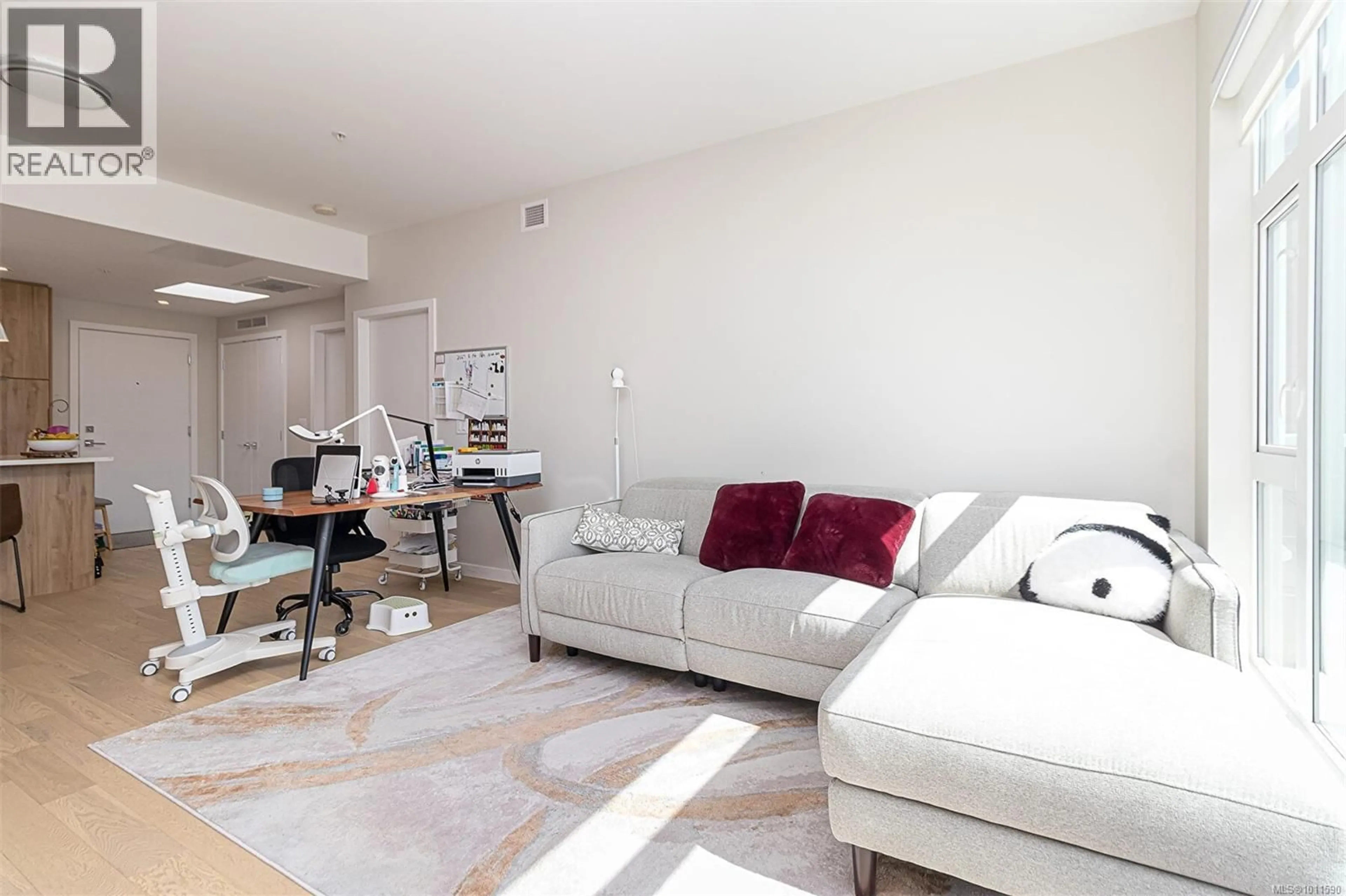 Living room with furniture, unknown for 406 - 5118 CORDOVA BAY ROAD, Saanich British Columbia V8Y2K5