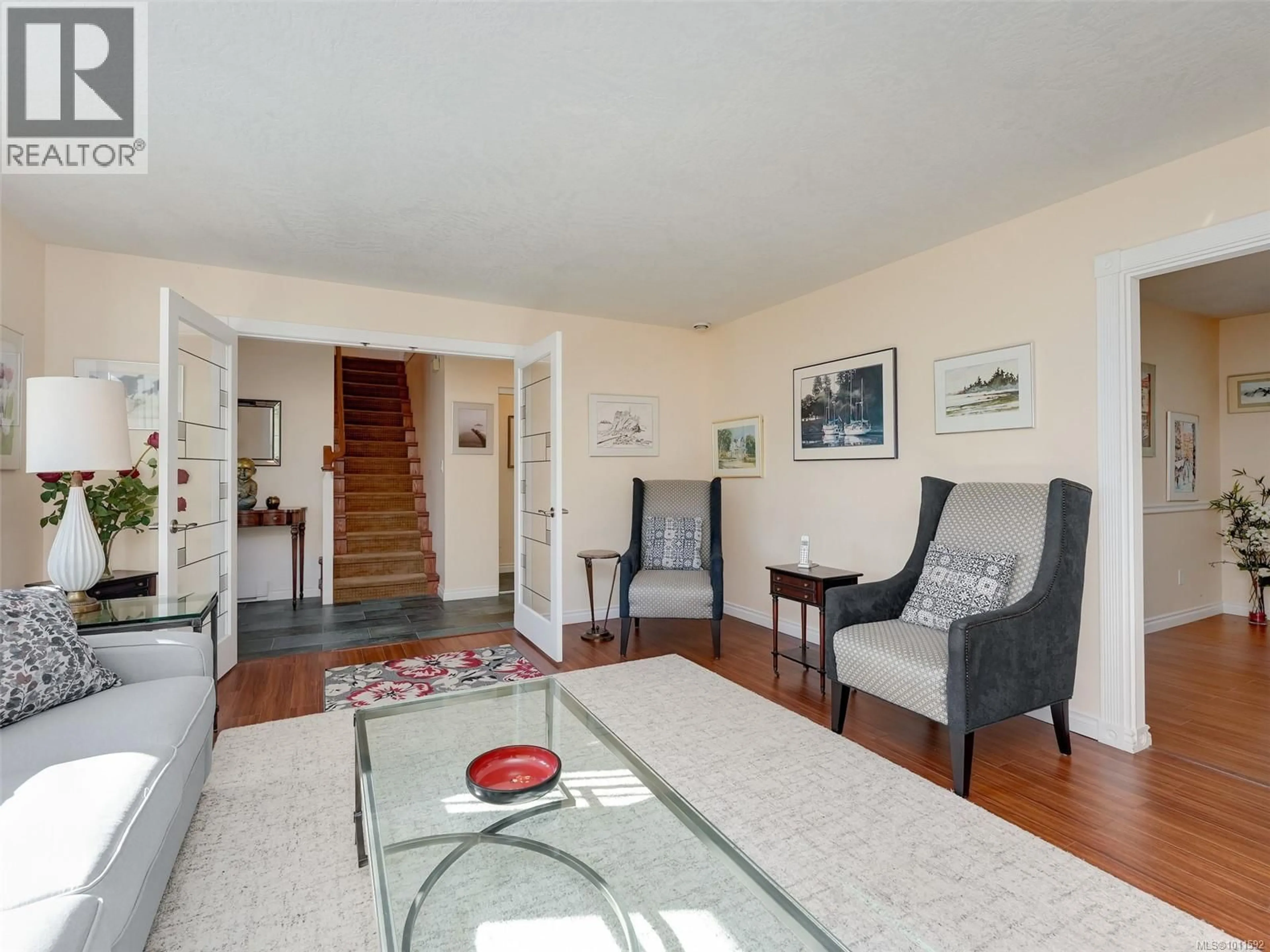 Living room with furniture, unknown for 4958 WESLEY ROAD, Saanich British Columbia V8Y1Y9