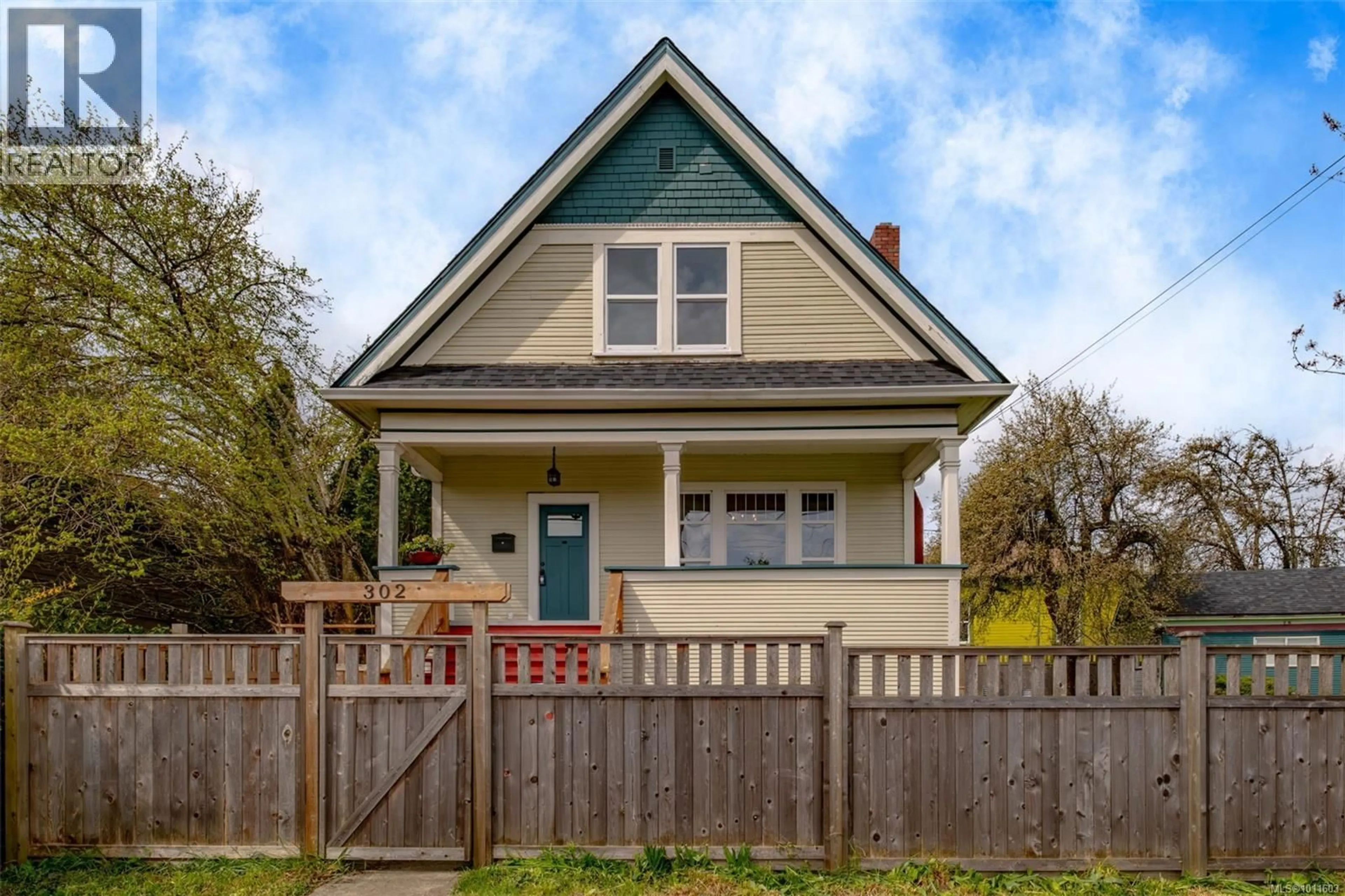 Home with vinyl exterior material, street for 302 VICTORIA ROAD, Nanaimo British Columbia V9R4P9