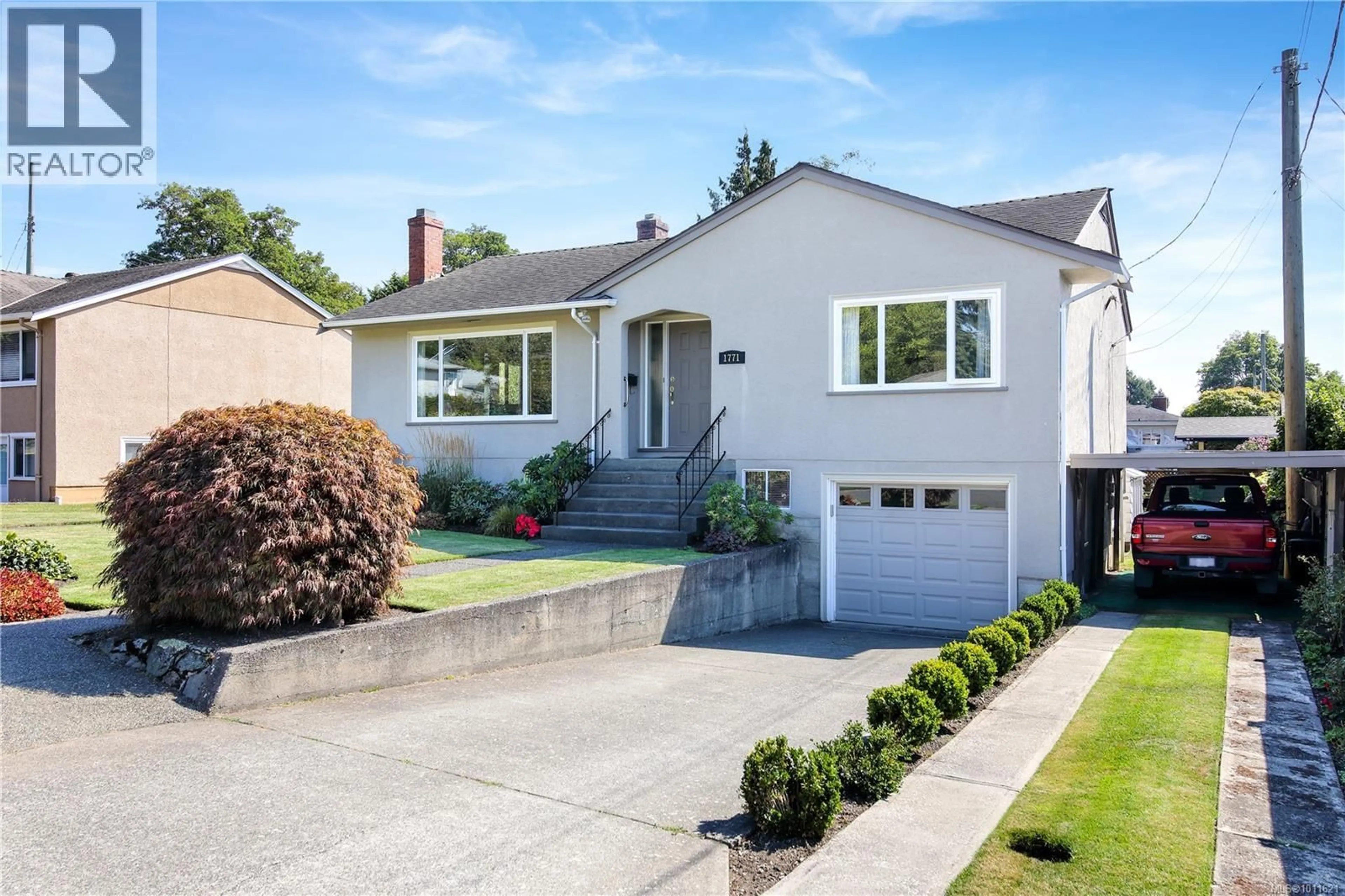 Home with vinyl exterior material, street for 1771 VEDA PLACE, Saanich British Columbia V8P1G1