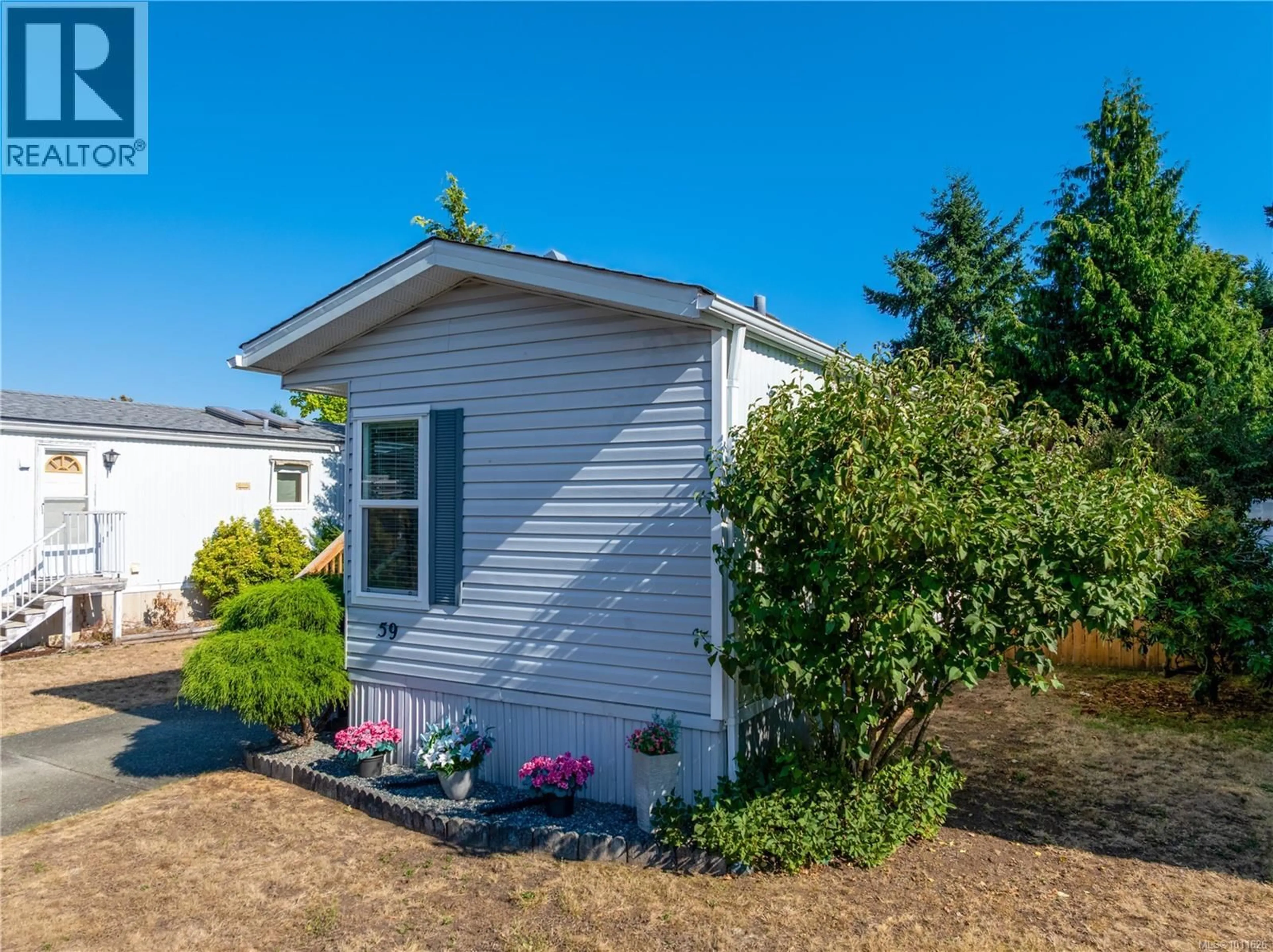 Home with vinyl exterior material, street for 59 - 390 COWICHAN AVENUE, Courtenay British Columbia V9N7T4