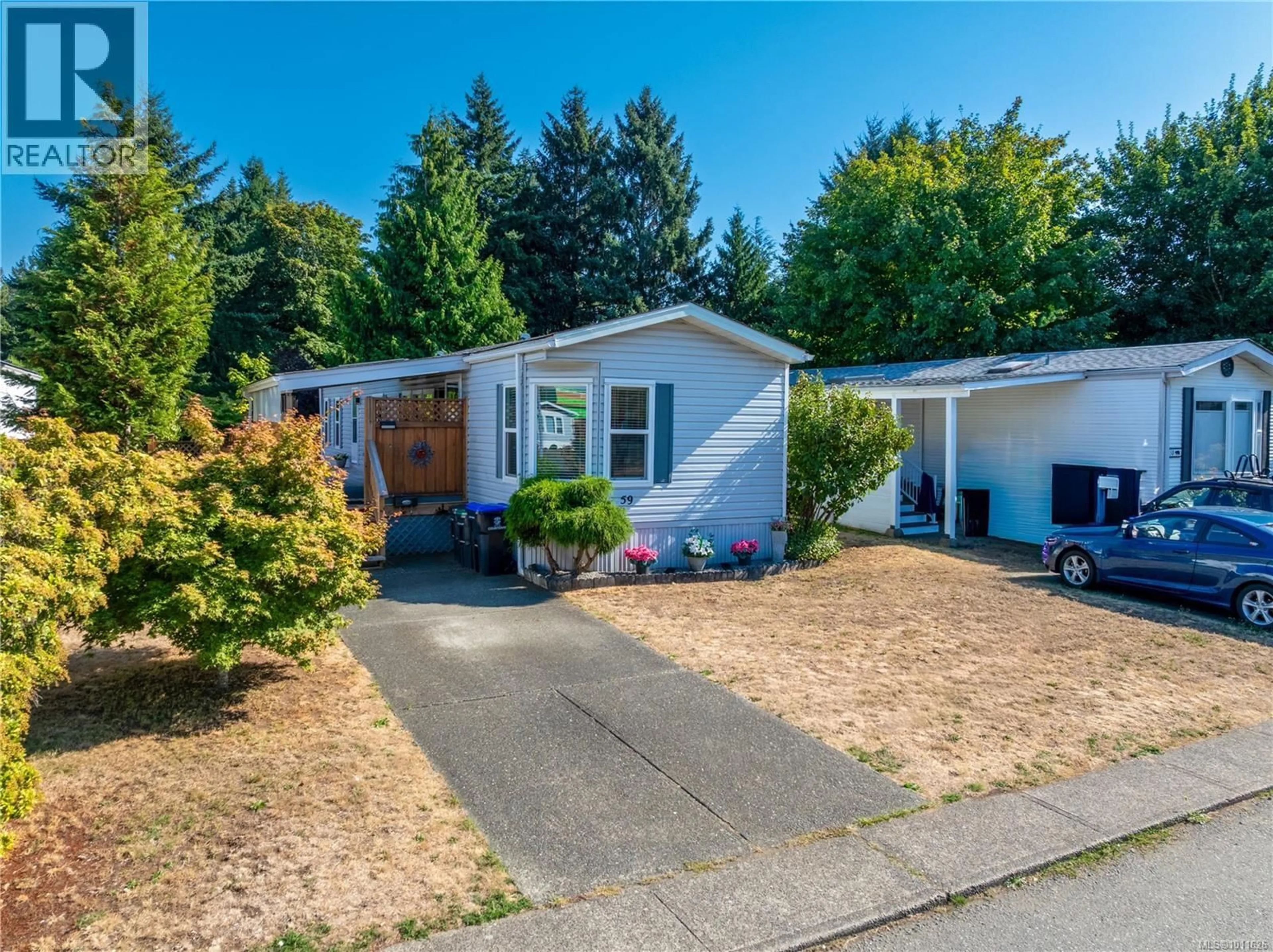 Home with vinyl exterior material, street for 59 - 390 COWICHAN AVENUE, Courtenay British Columbia V9N7T4
