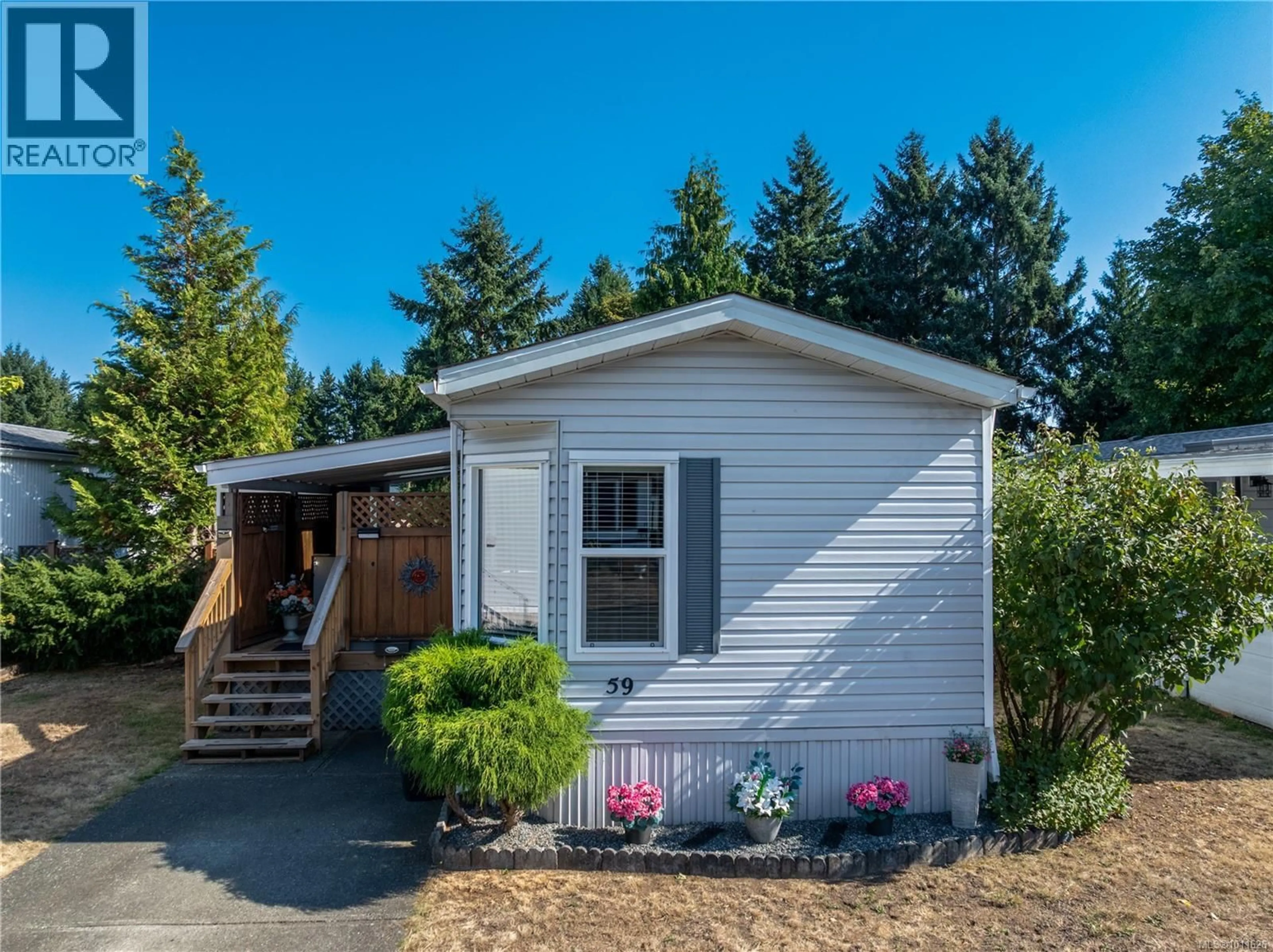Home with vinyl exterior material, street for 59 - 390 COWICHAN AVENUE, Courtenay British Columbia V9N7T4