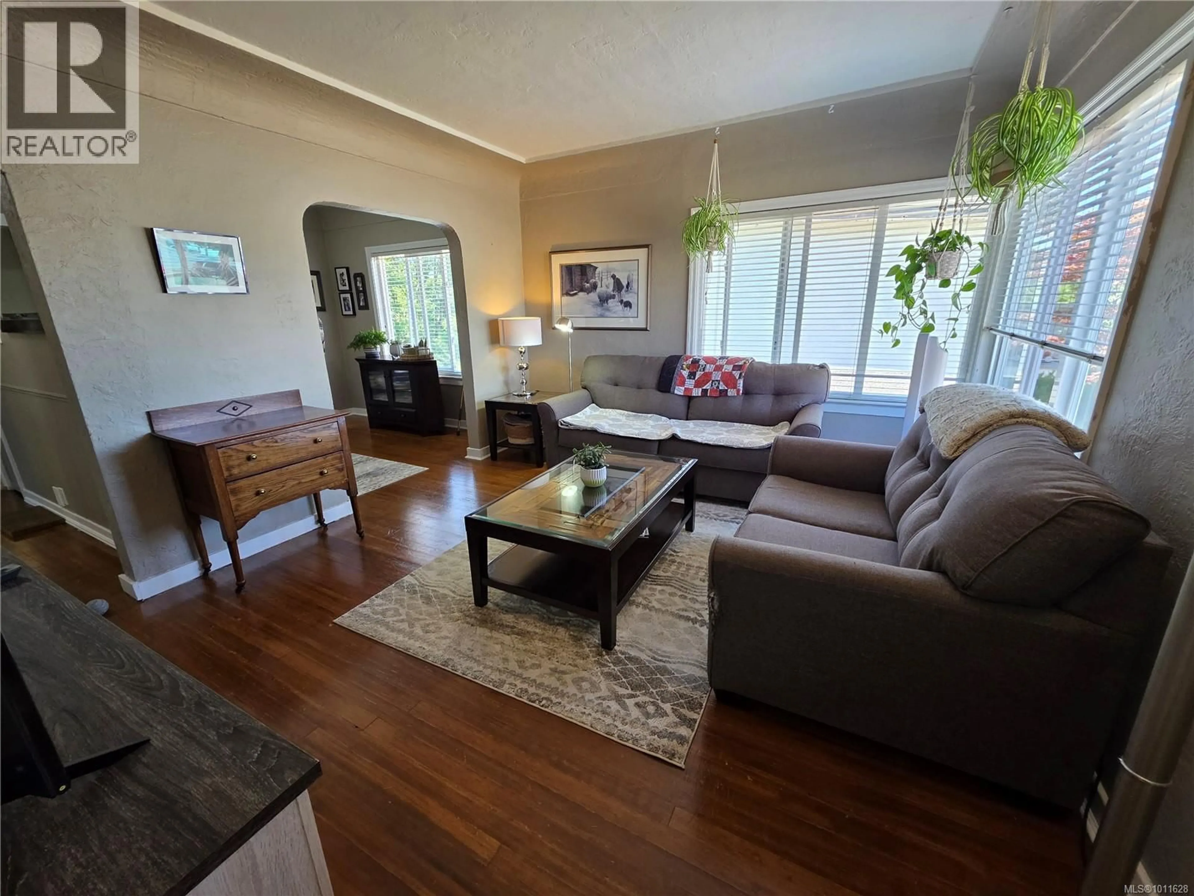 Living room with furniture, wood/laminate floor for 4912 BRUCE STREET, Port Alberni British Columbia V9Y1G8