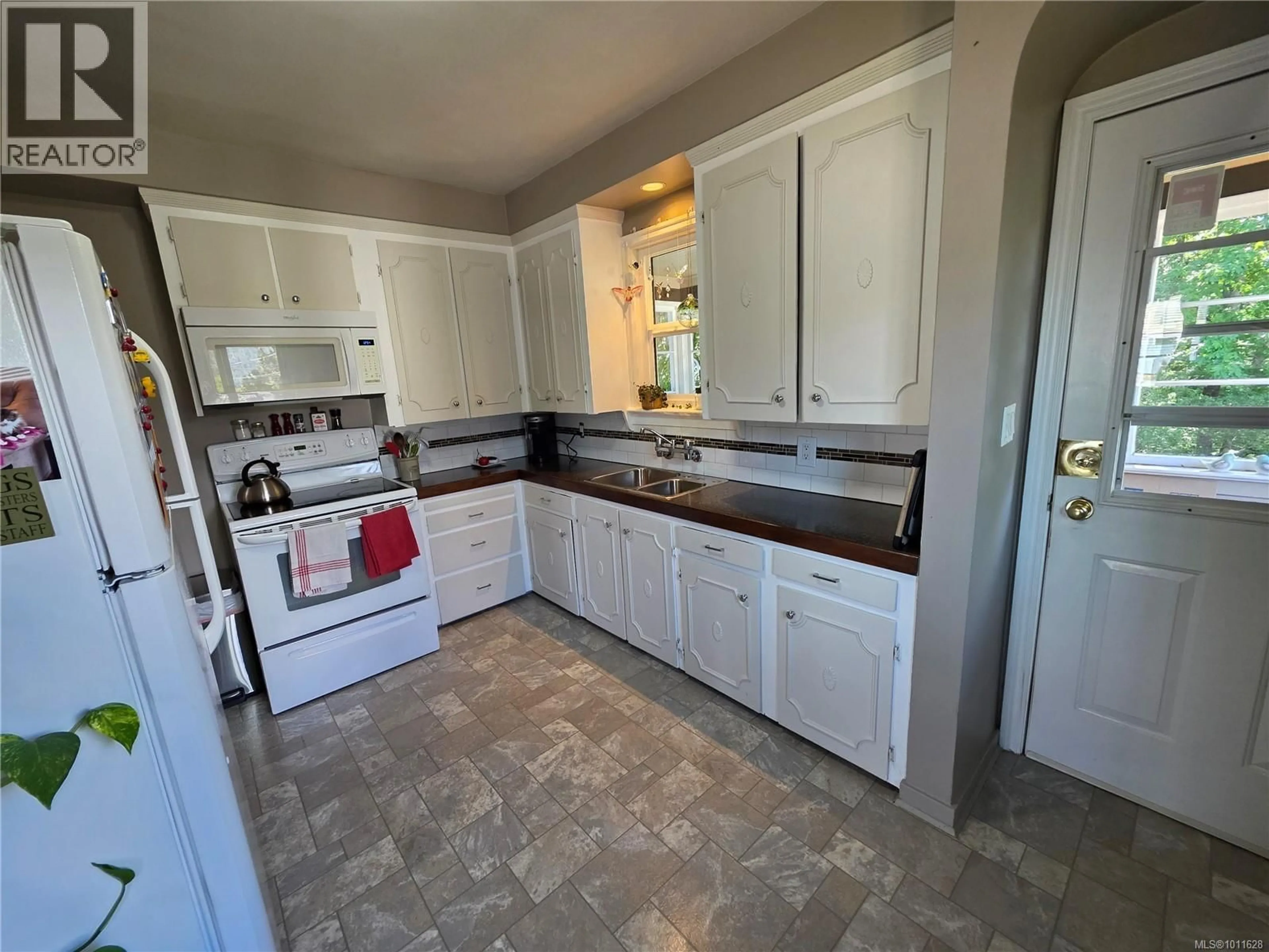 Standard kitchen, ceramic/tile floor for 4912 BRUCE STREET, Port Alberni British Columbia V9Y1G8