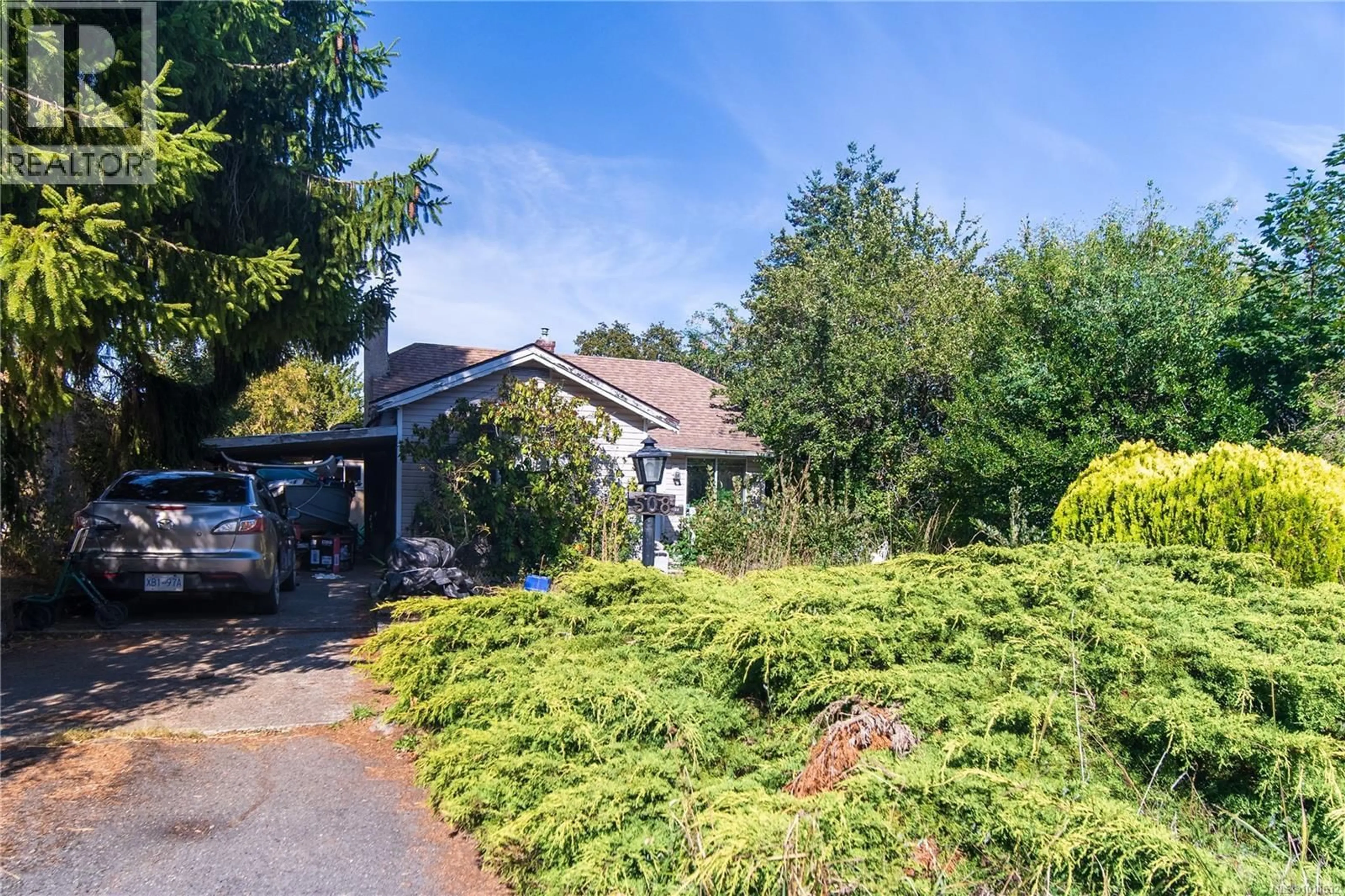A pic from outside/outdoor area/front of a property/back of a property/a pic from drone, street for 508 DAVIDA AVENUE, Saanich British Columbia V9A2C7