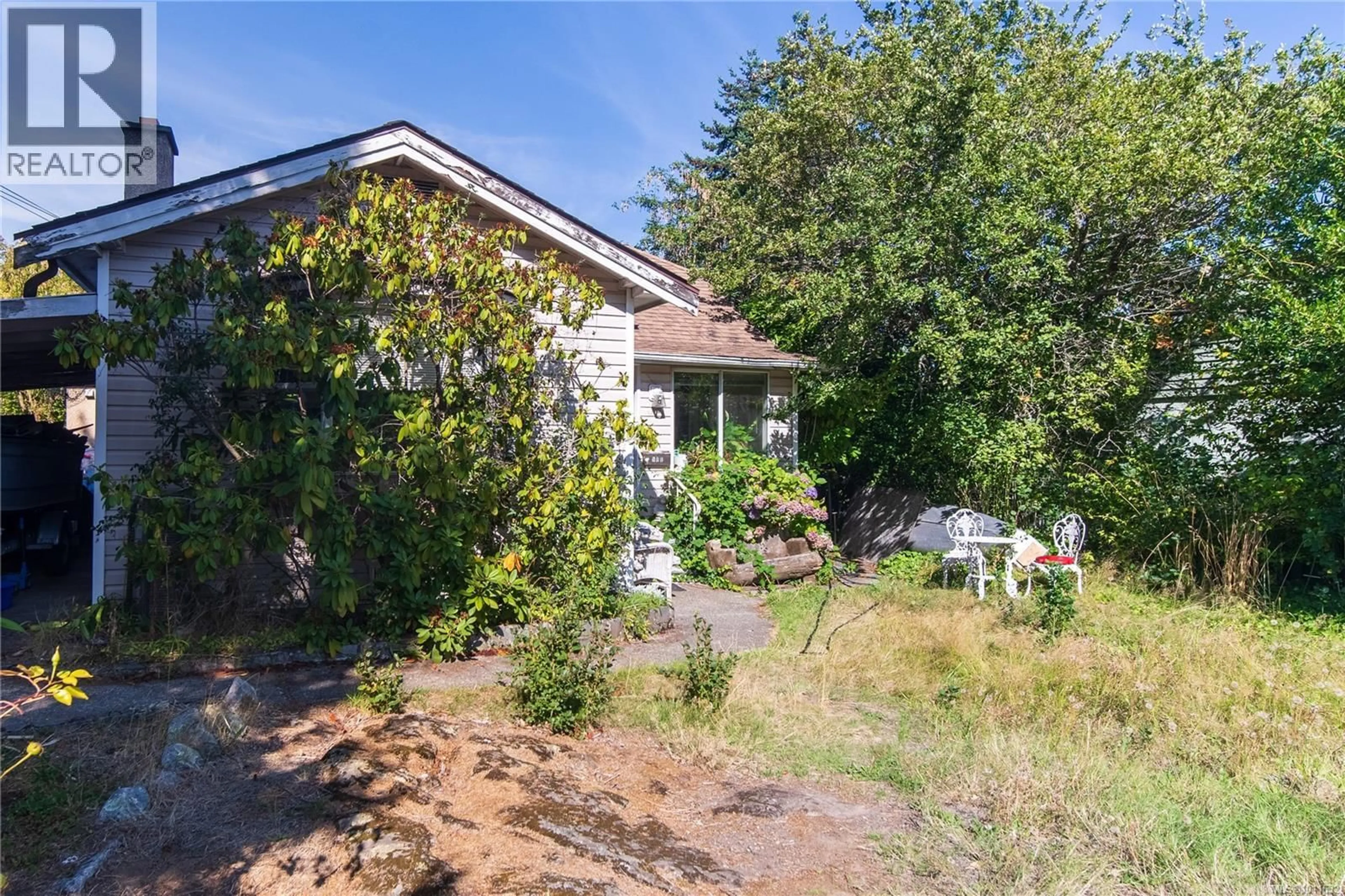 A pic from outside/outdoor area/front of a property/back of a property/a pic from drone, street for 508 DAVIDA AVENUE, Saanich British Columbia V9A2C7