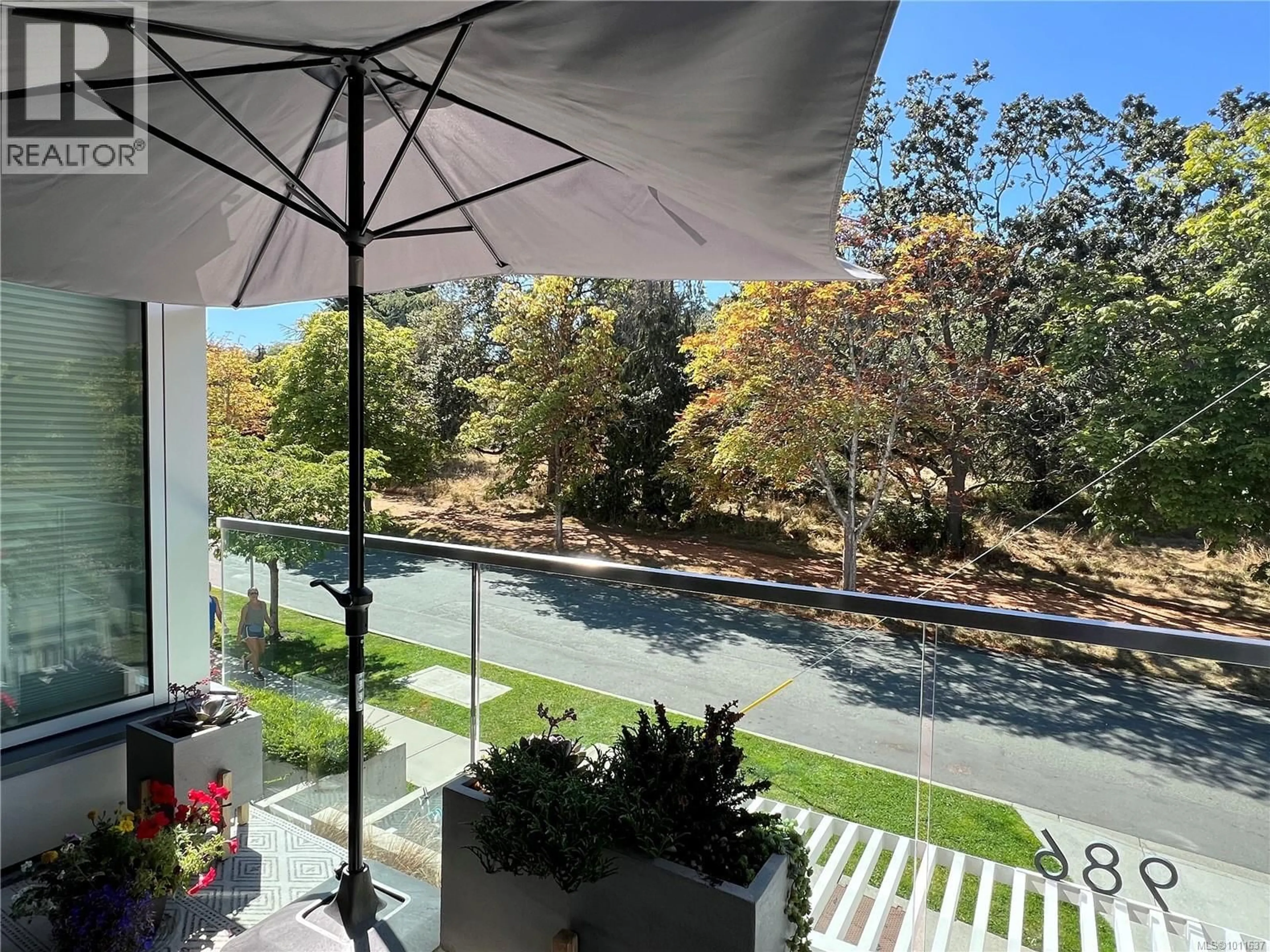 Patio, water/lake/river/ocean view for 206 - 986 HEYWOOD AVENUE, Victoria British Columbia V8V2Y6
