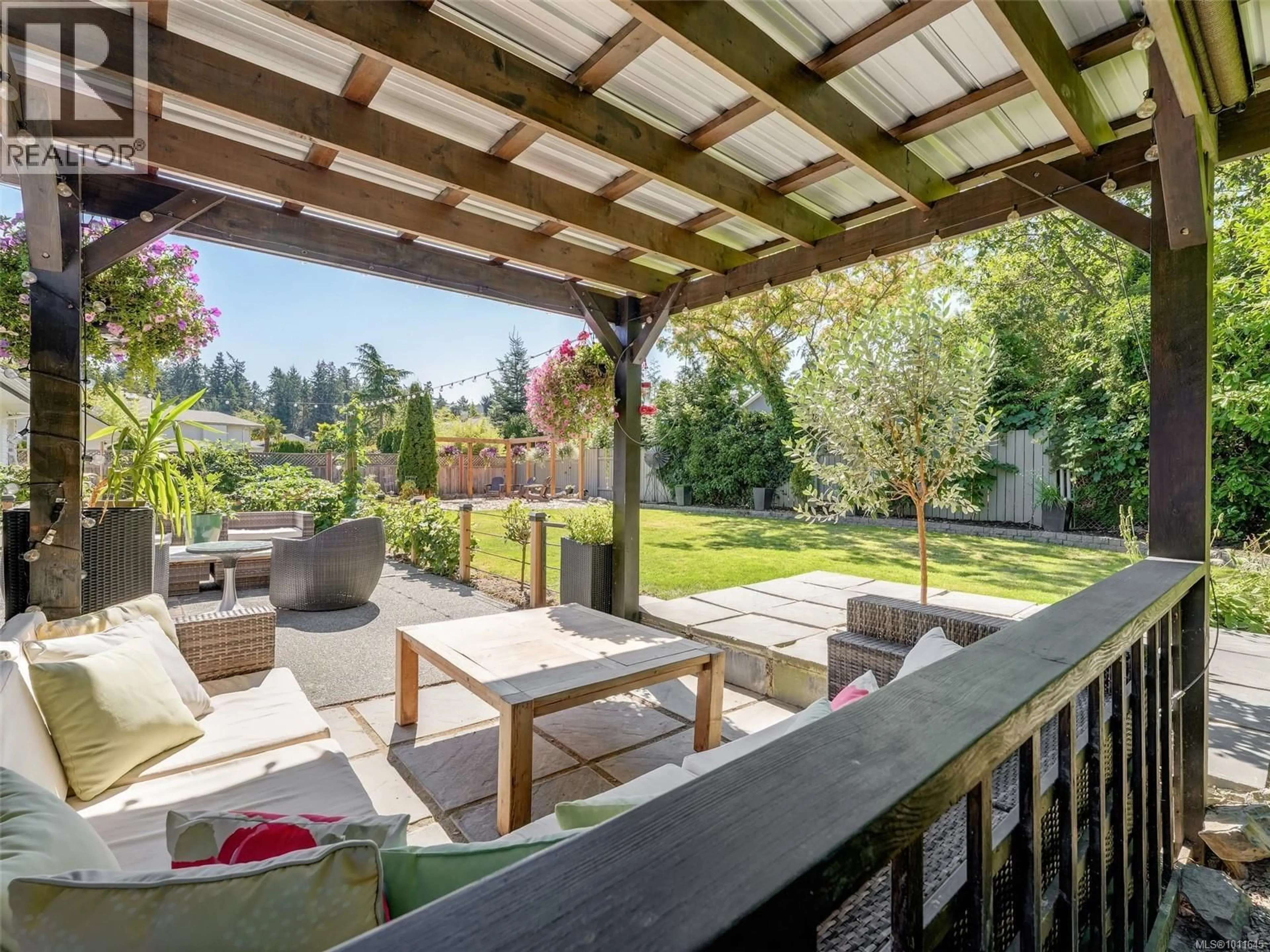 Patio, street for 4774 CORDOVA BAY ROAD, Saanich British Columbia V8Y2J5