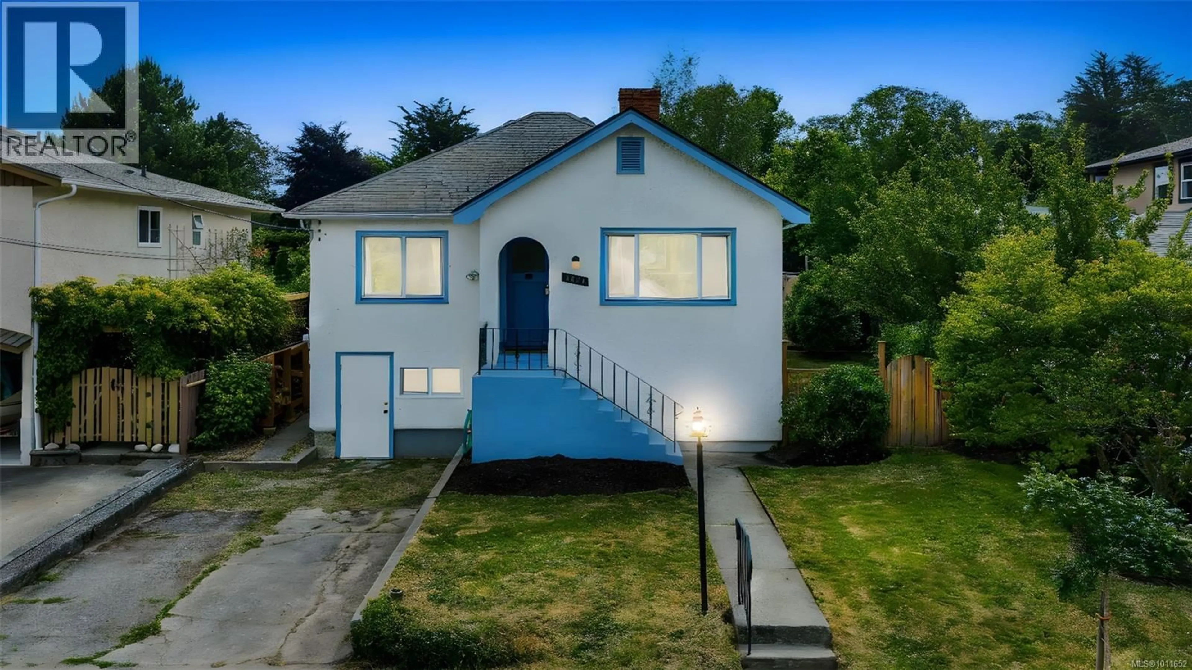 A pic from outside/outdoor area/front of a property/back of a property/a pic from drone, street for 3929 LASALLE STREET, Saanich British Columbia V8P3L8