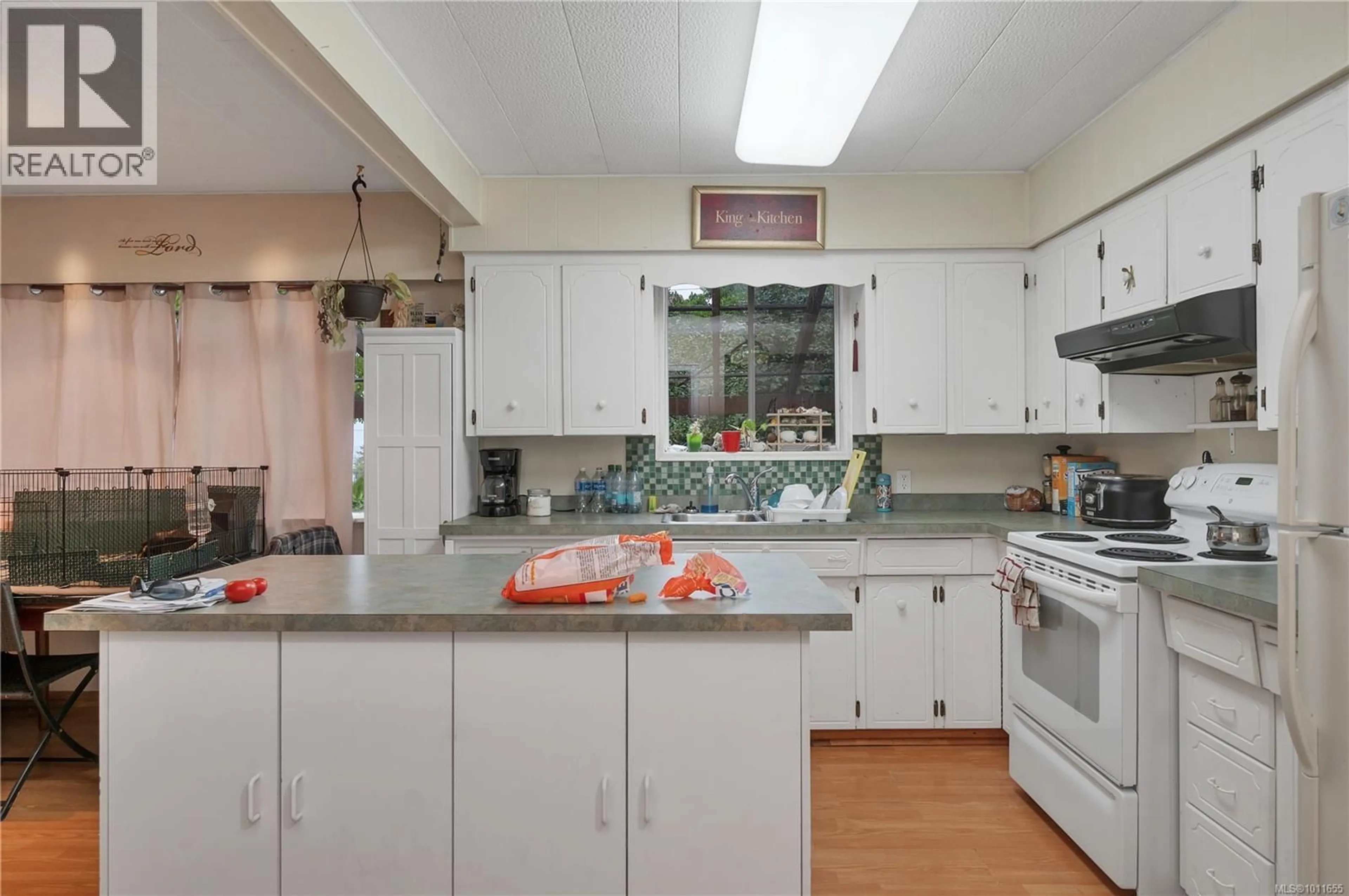 Standard kitchen, unknown for 765 8TH AVENUE, Campbell River British Columbia V9W4A7