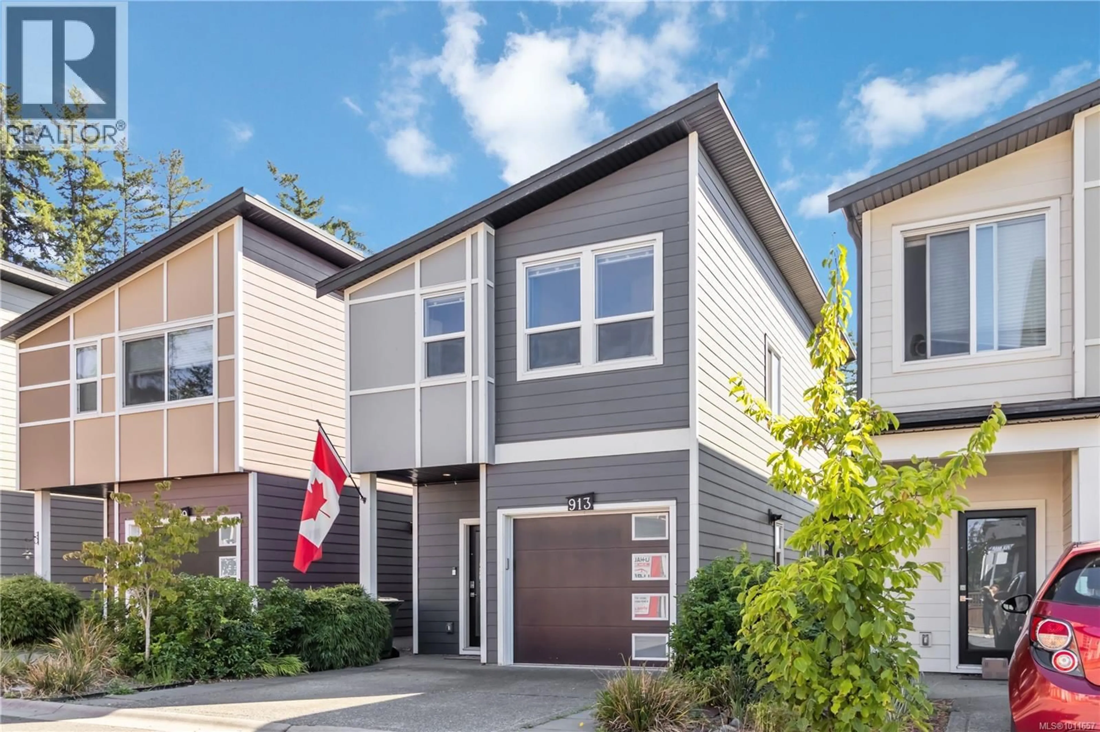 Home with vinyl exterior material, street for 913 FULMAR RISE, Langford British Columbia V9C0J9