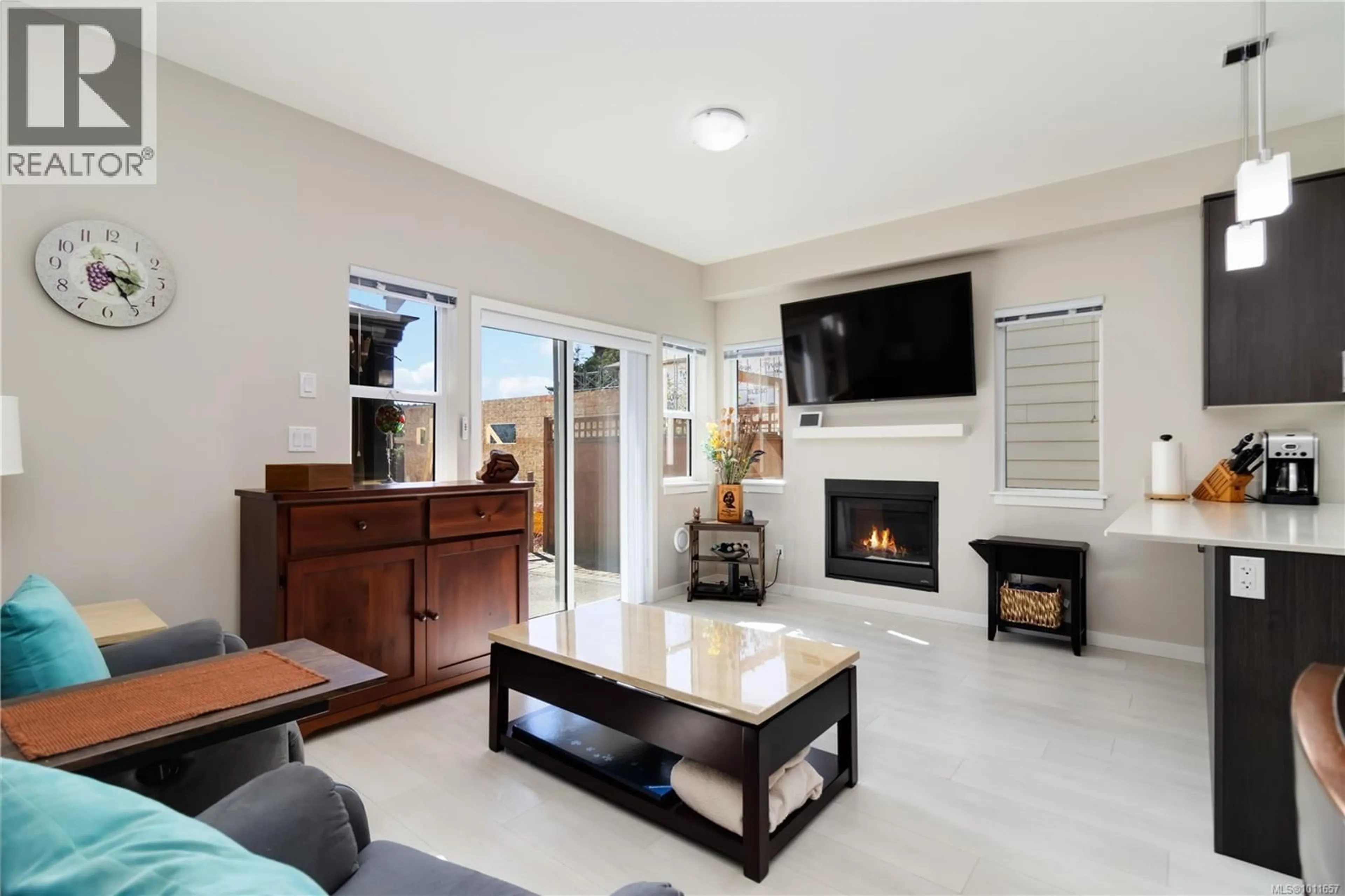 Living room with furniture, ceramic/tile floor for 913 FULMAR RISE, Langford British Columbia V9C0J9