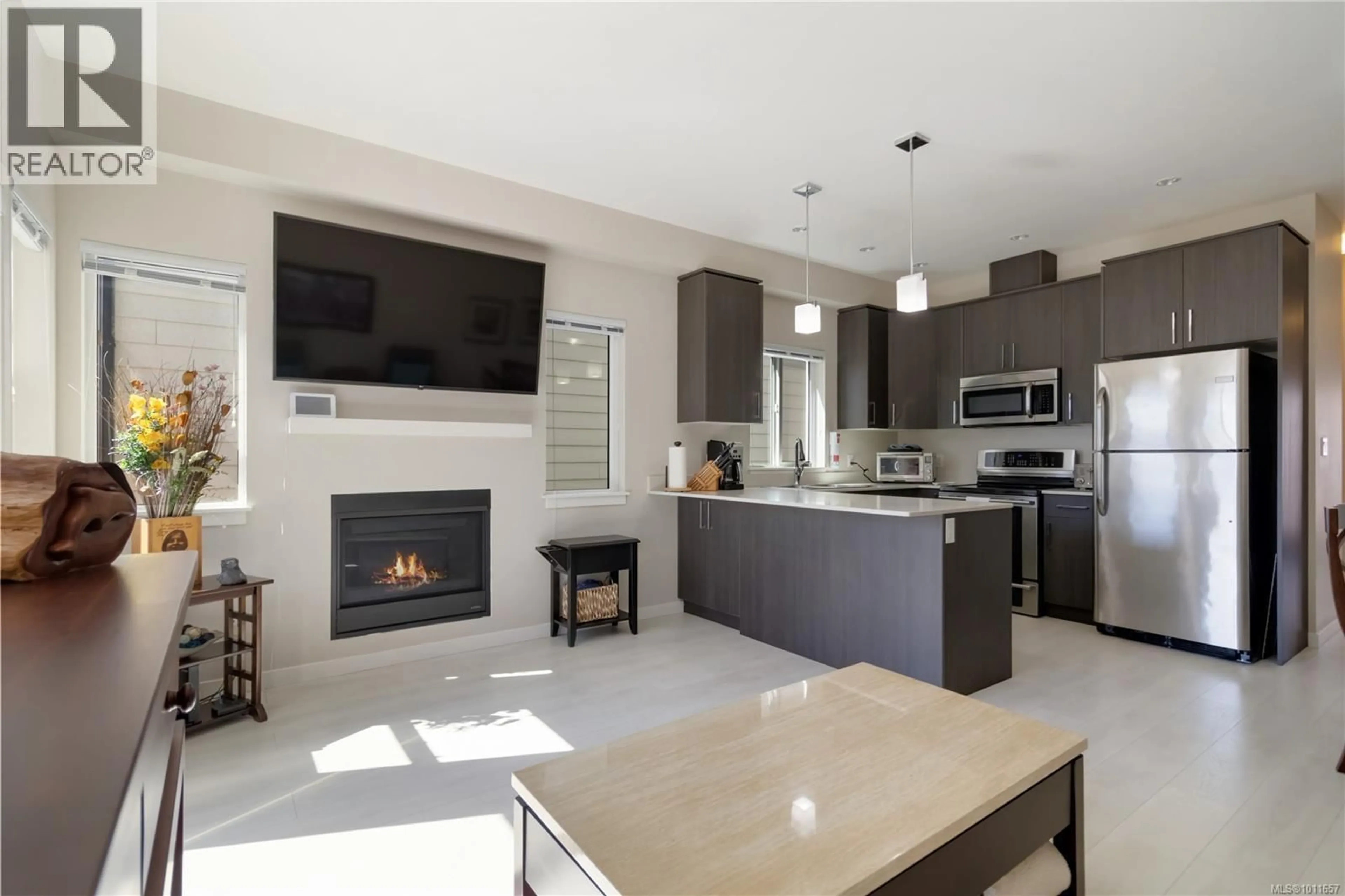 Open concept kitchen, ceramic/tile floor for 913 FULMAR RISE, Langford British Columbia V9C0J9