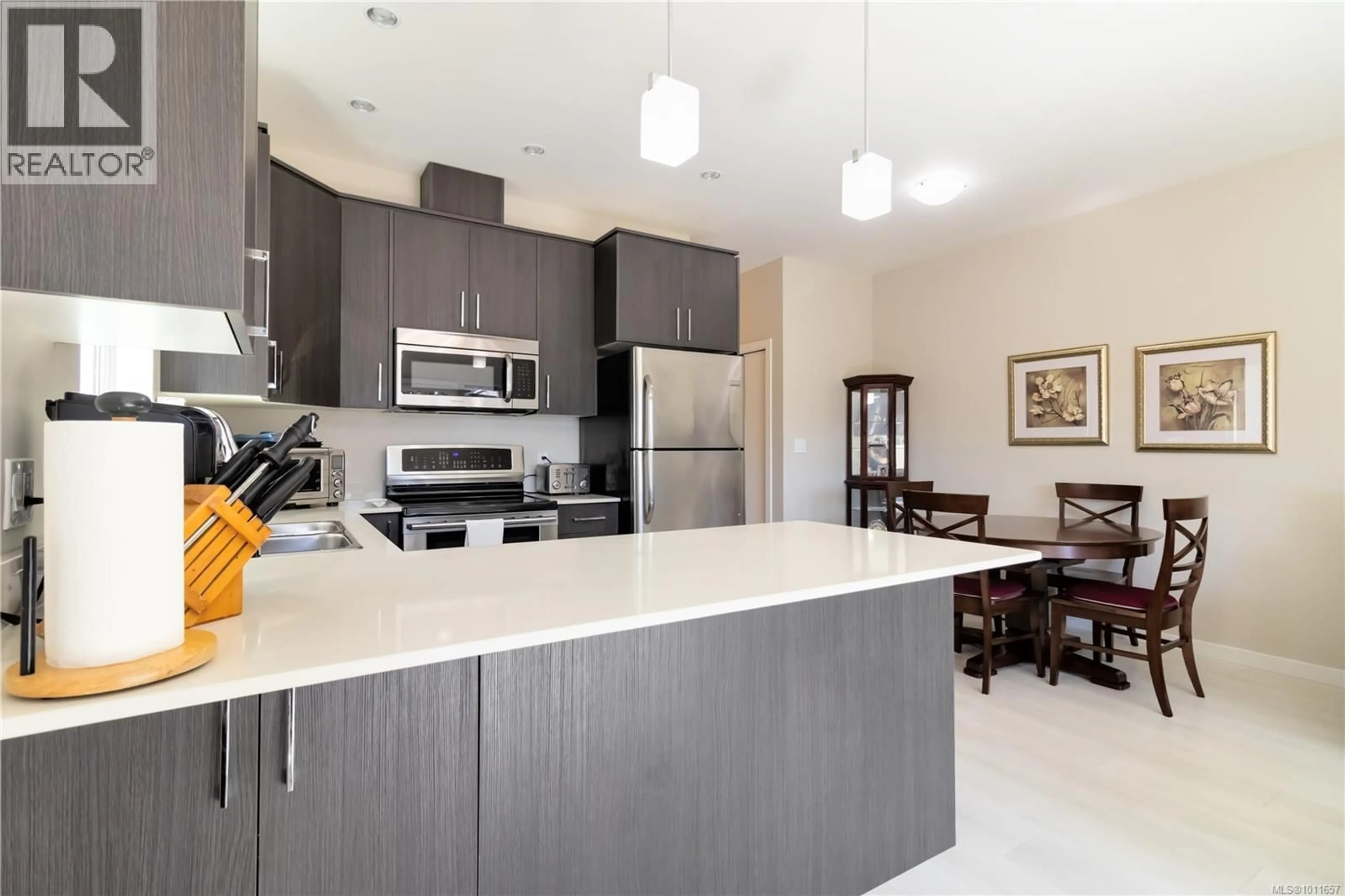 Open concept kitchen, unknown for 913 FULMAR RISE, Langford British Columbia V9C0J9