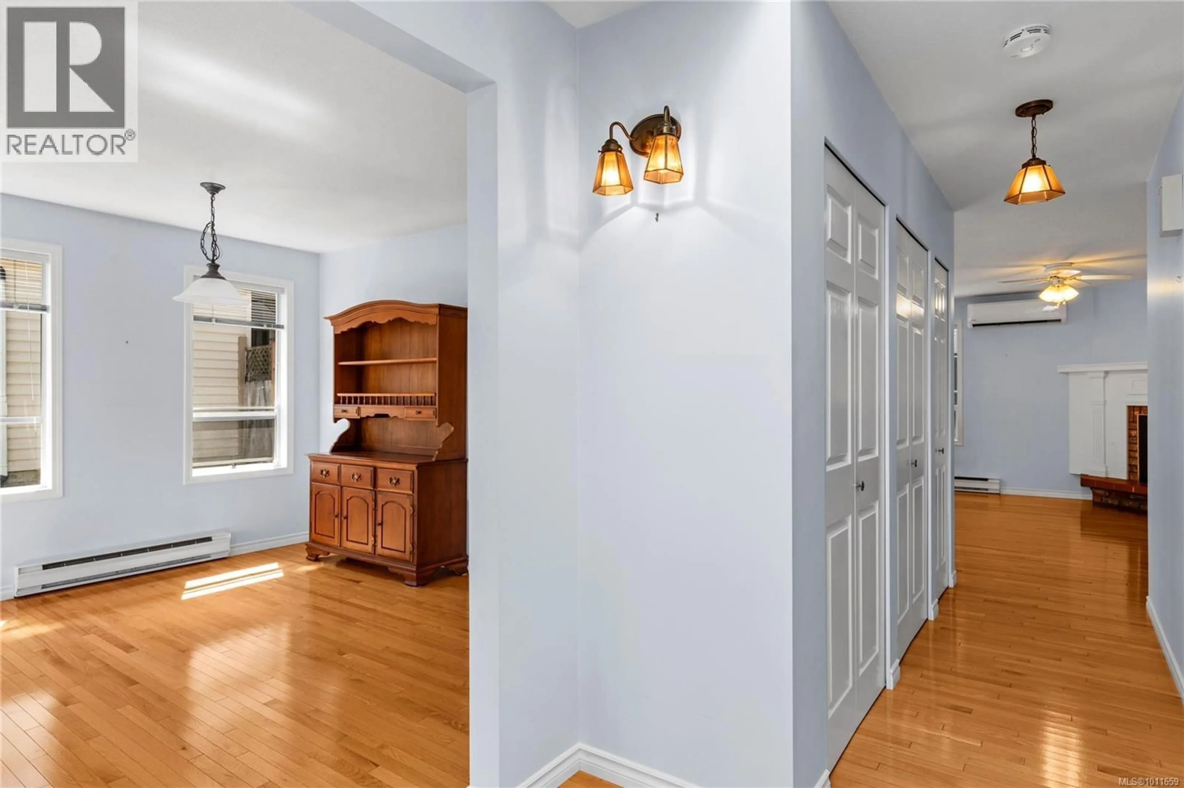 Indoor entryway for 5420 WESTDALE ROAD, Nanaimo British Columbia V9V1G5