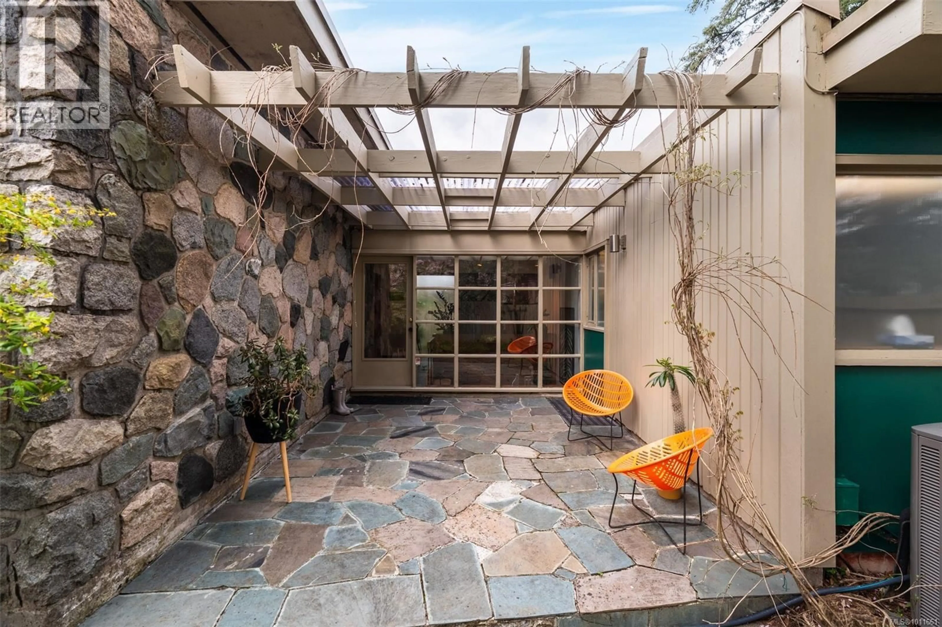 Patio, street for 6110 GRIEVE ROAD, Duncan British Columbia V9L2H1