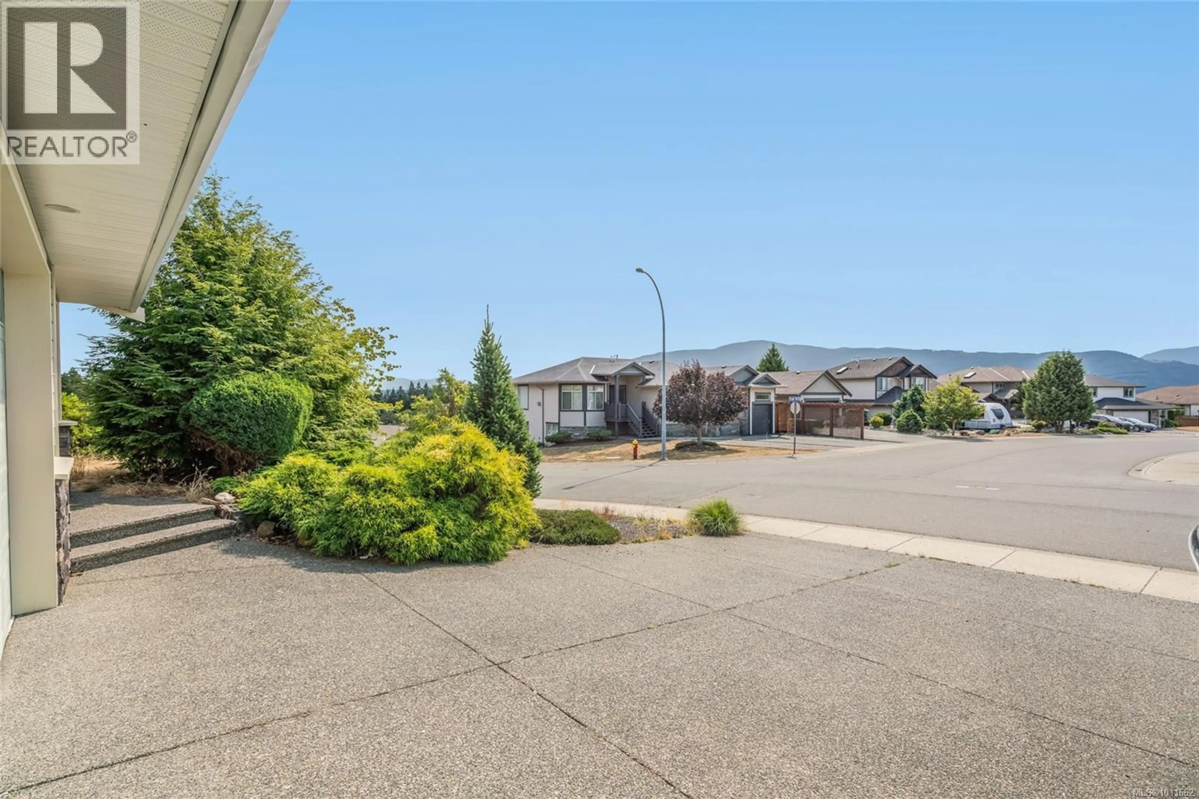Patio, water/lake/river/ocean view for 5217 COUGAR TRAIL ROAD, Nanaimo British Columbia V9T6R6