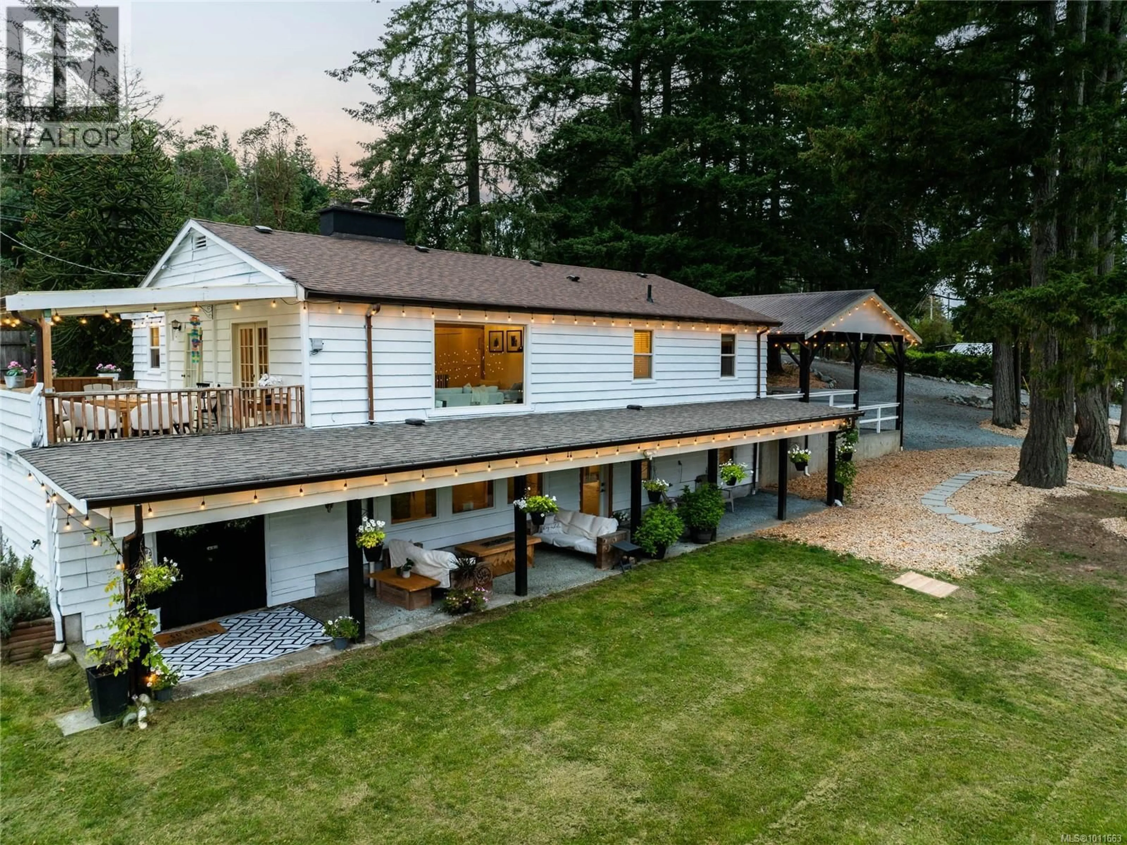A pic from outside/outdoor area/front of a property/back of a property/a pic from drone, unknown for 9233 CHEMAINUS ROAD, Chemainus British Columbia V0R1K5
