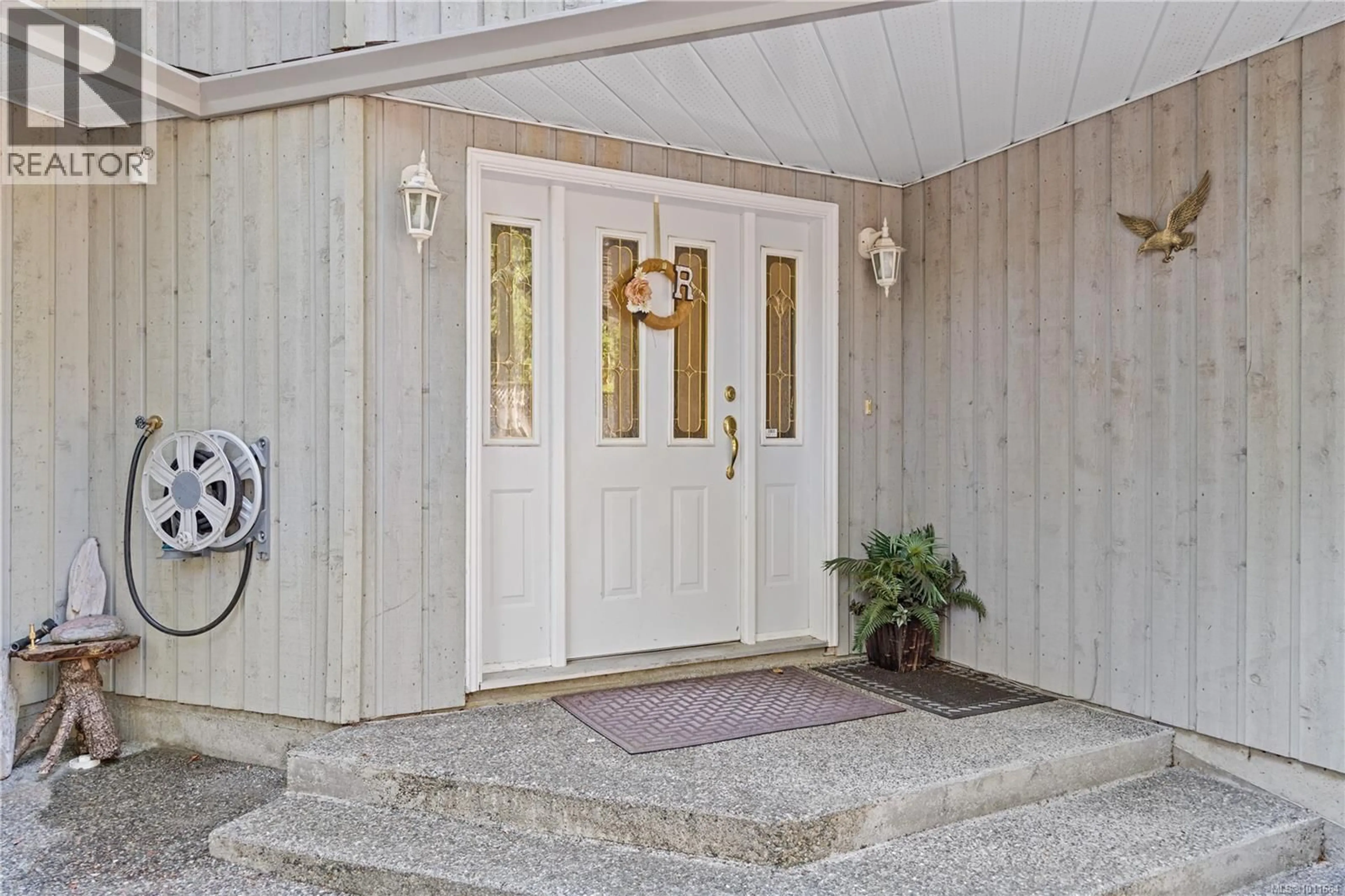 Indoor entryway for 661 MILLSTREAM LAKE ROAD, Highlands British Columbia V9B6E9