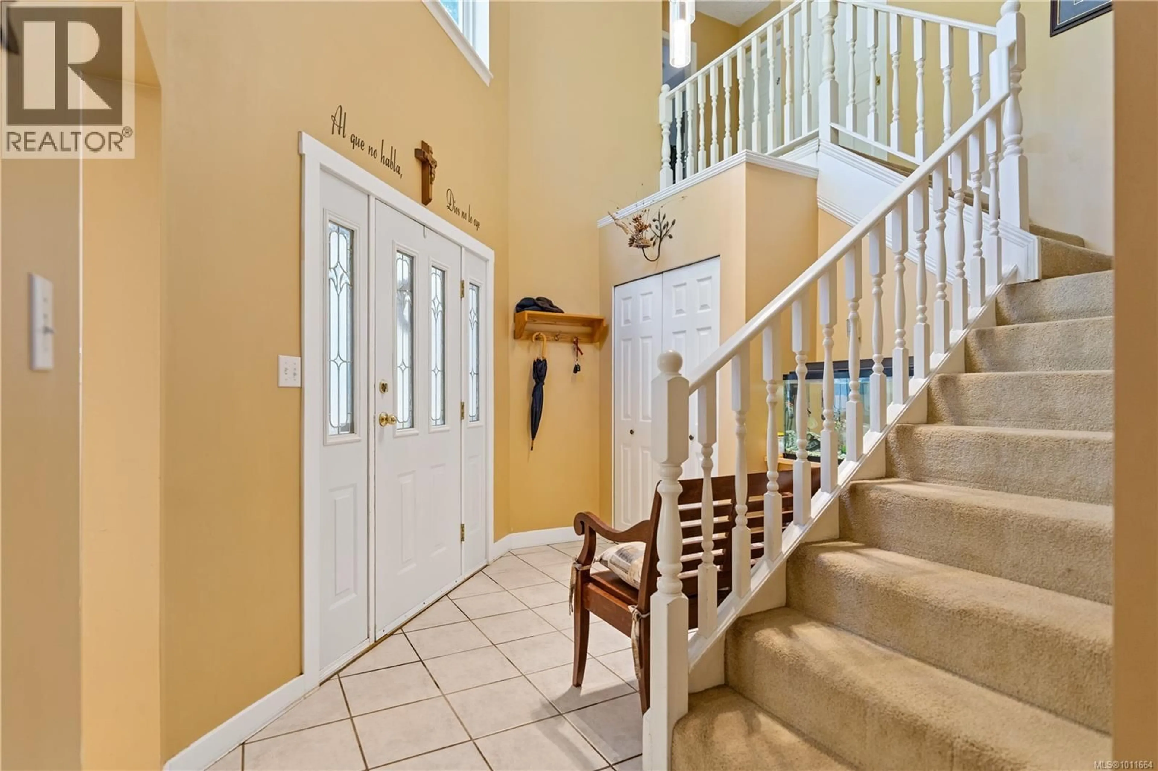 Indoor foyer for 661 MILLSTREAM LAKE ROAD, Highlands British Columbia V9B6E9