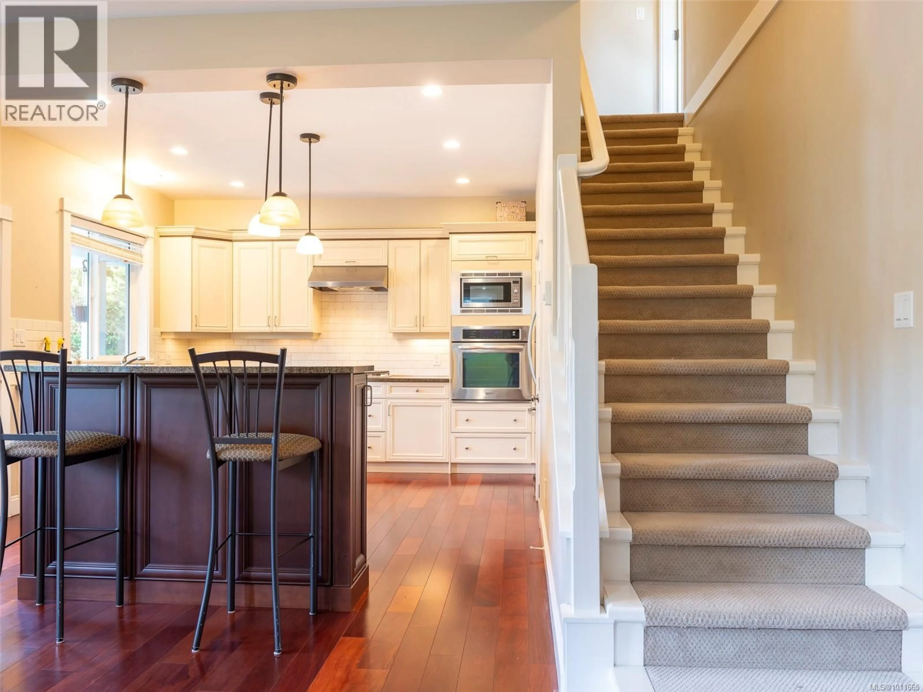 Open concept kitchen, wood/laminate floor for 3 - 1290 RICHARDSON STREET, Victoria British Columbia V8V3E1