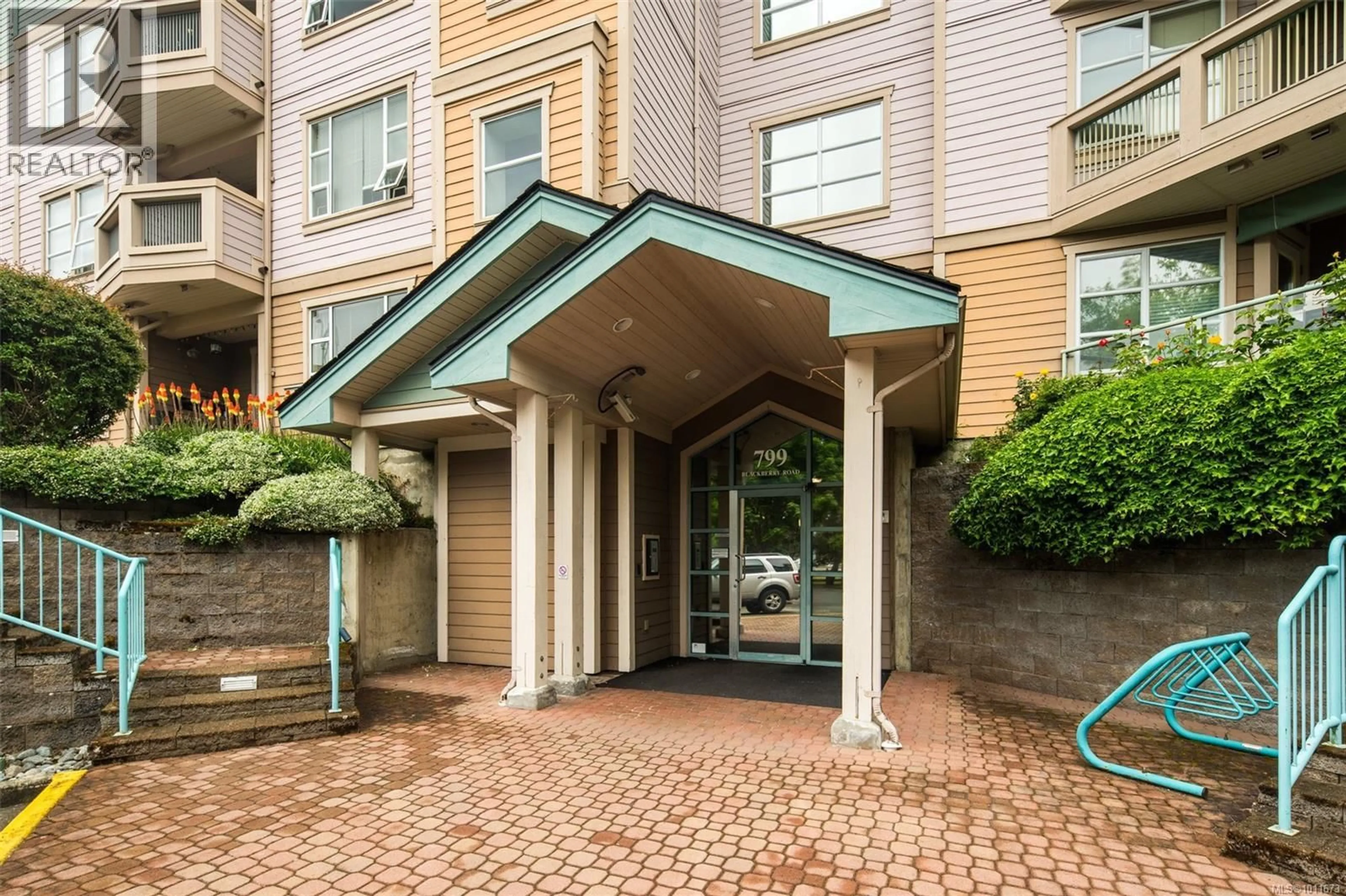 Indoor foyer for 306 - 799 BLACKBERRY ROAD, Saanich British Columbia V8X5J3