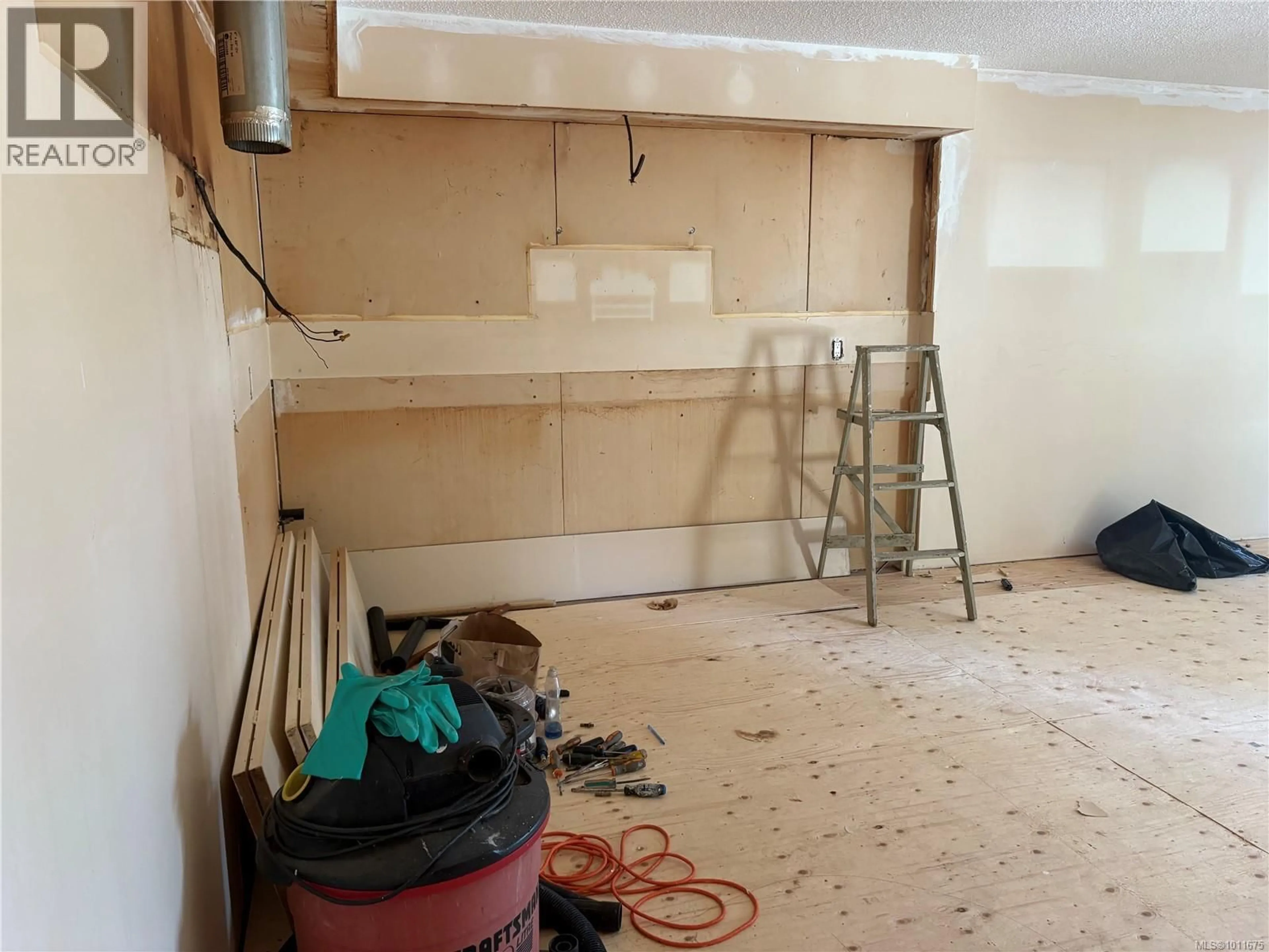 A pic of a room for 161 LONSDALE CRESCENT, Campbell River British Columbia V9W5L5