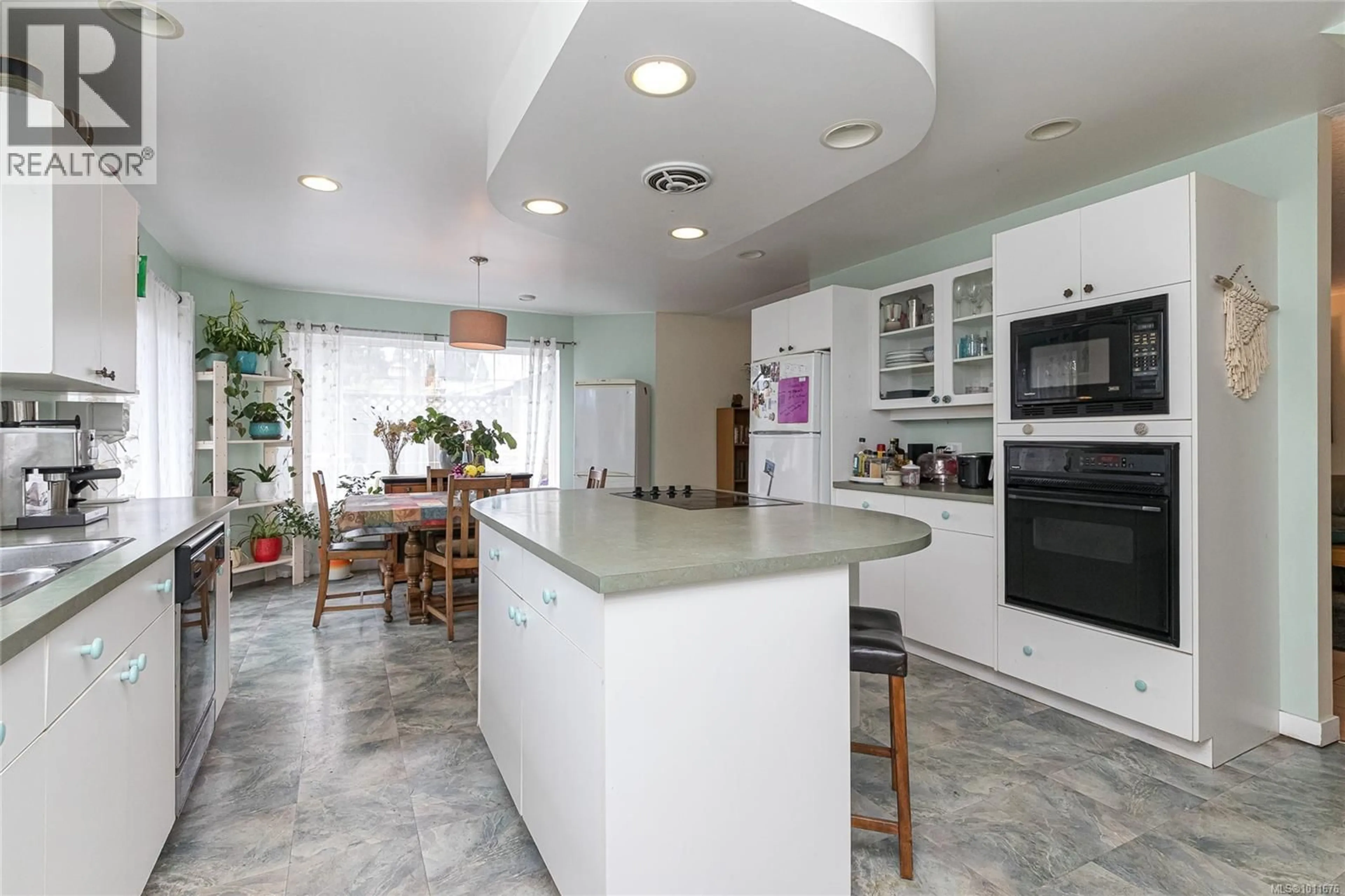 Unknown for 1581 DENMAN STREET, Victoria British Columbia V8R1X8