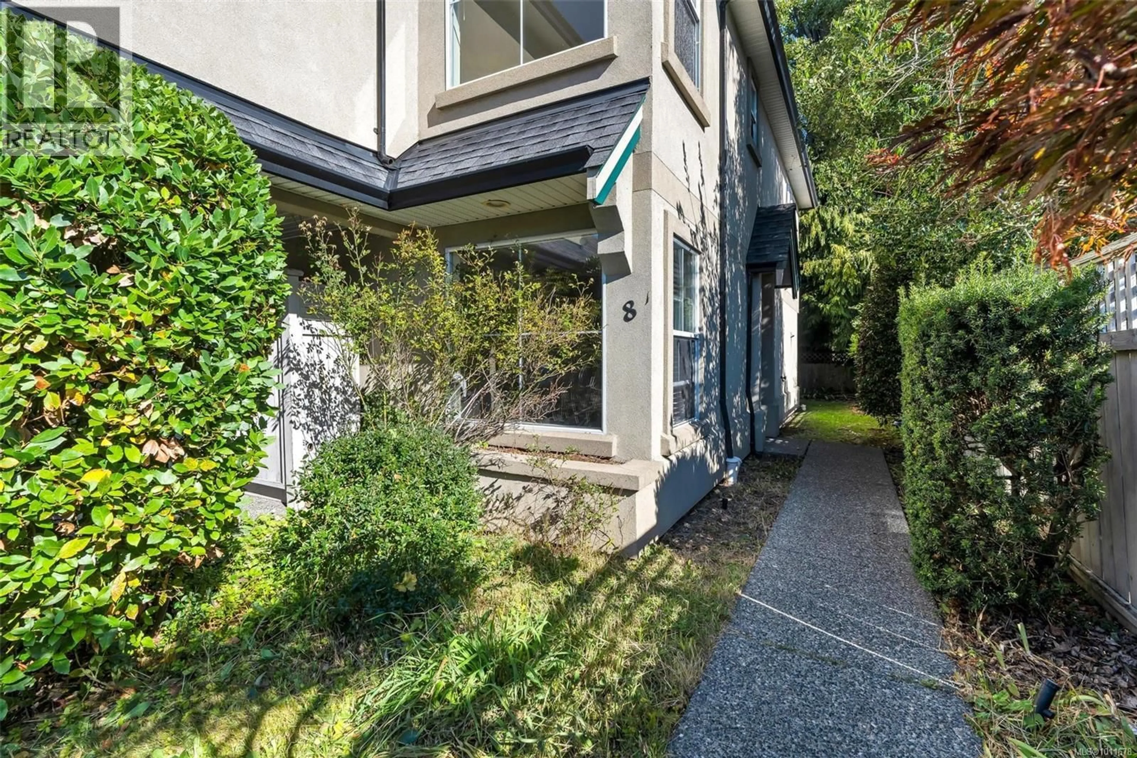 Unknown for 8 - 2633 SHELBOURNE STREET, Victoria British Columbia V8R4M1