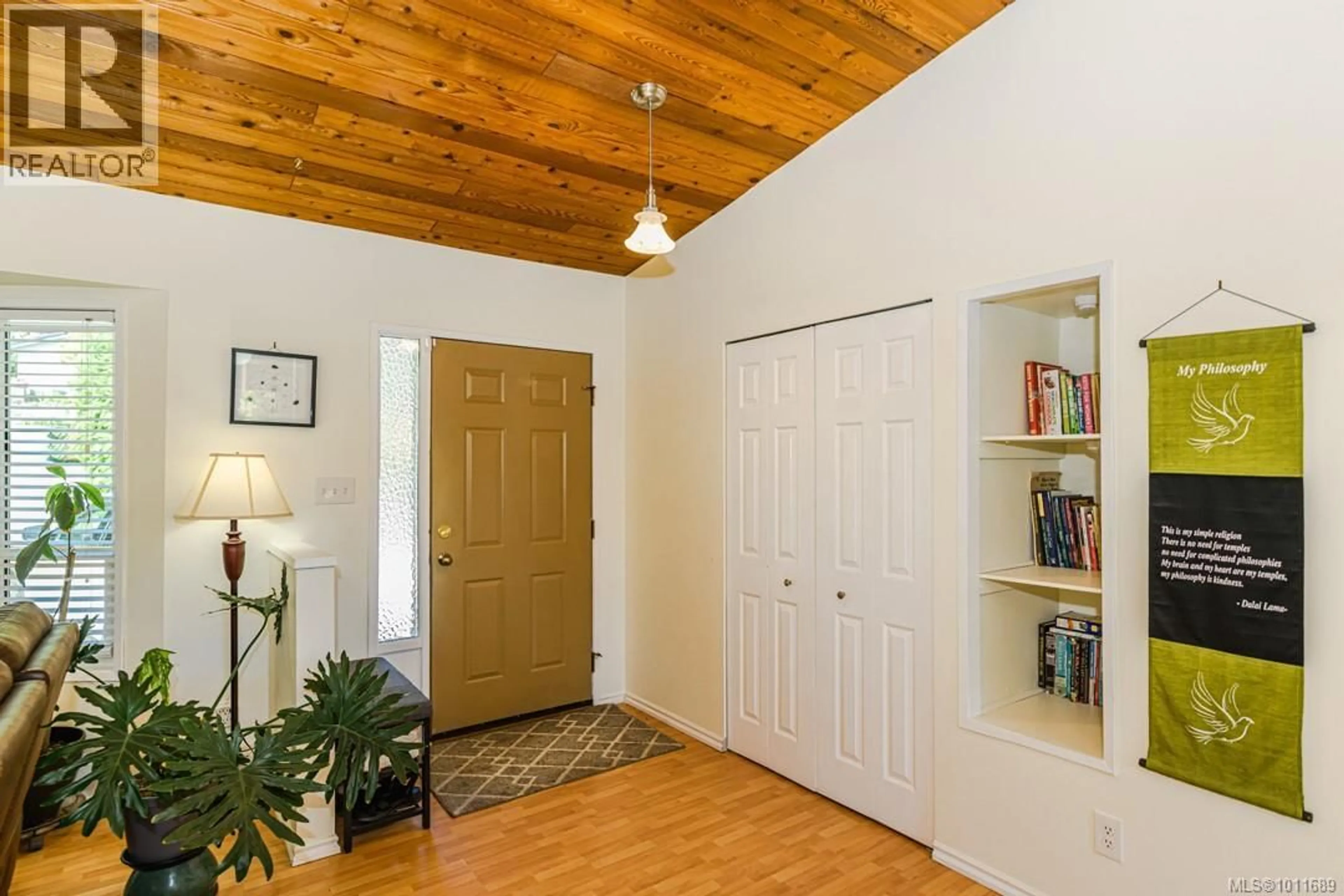 Indoor entryway for 128 PADDOCK PLACE, View Royal British Columbia V9B5G2
