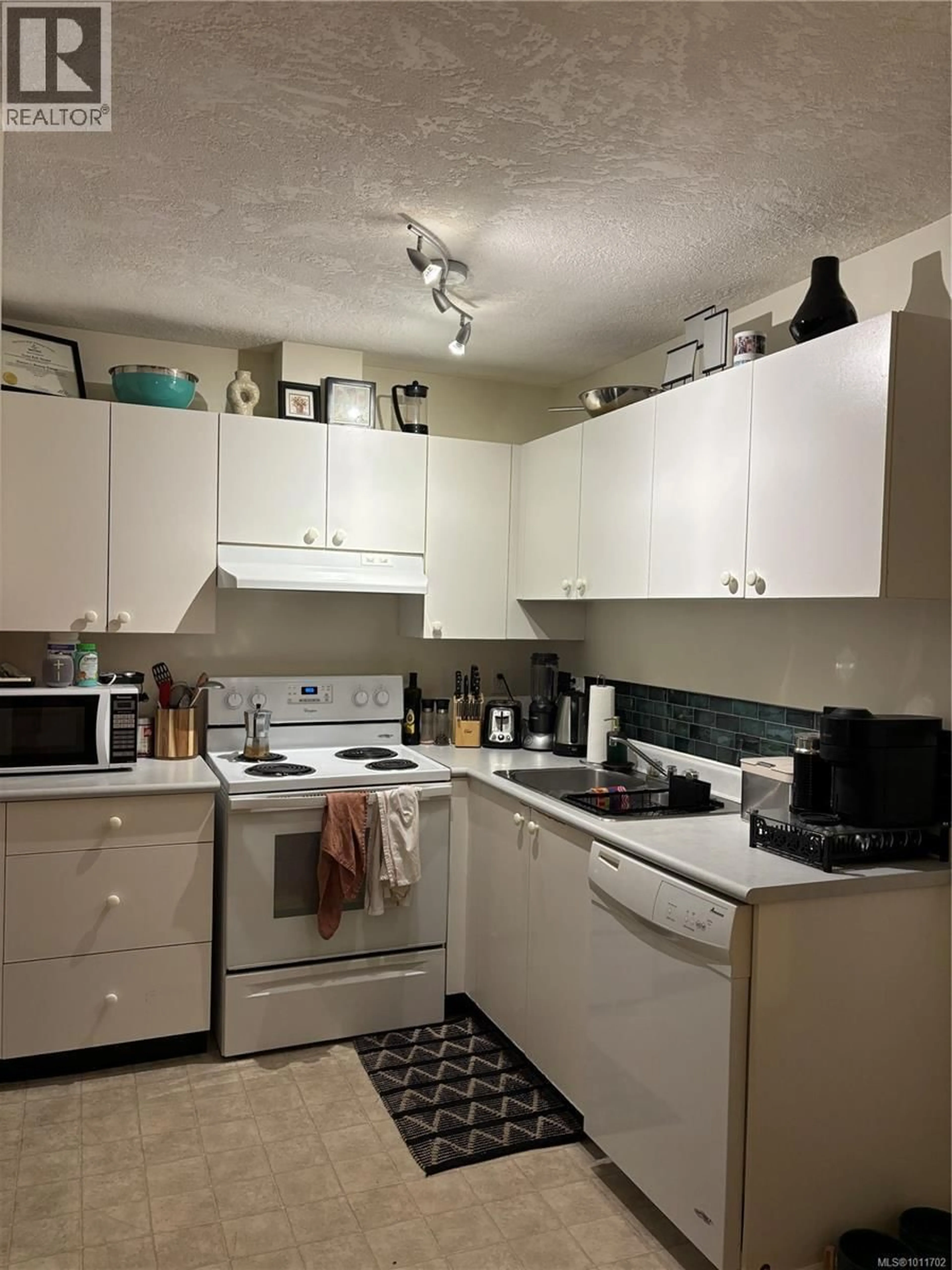 Standard kitchen, unknown for 217 - 827 NORTH PARK STREET, Victoria British Columbia V8W3Y3