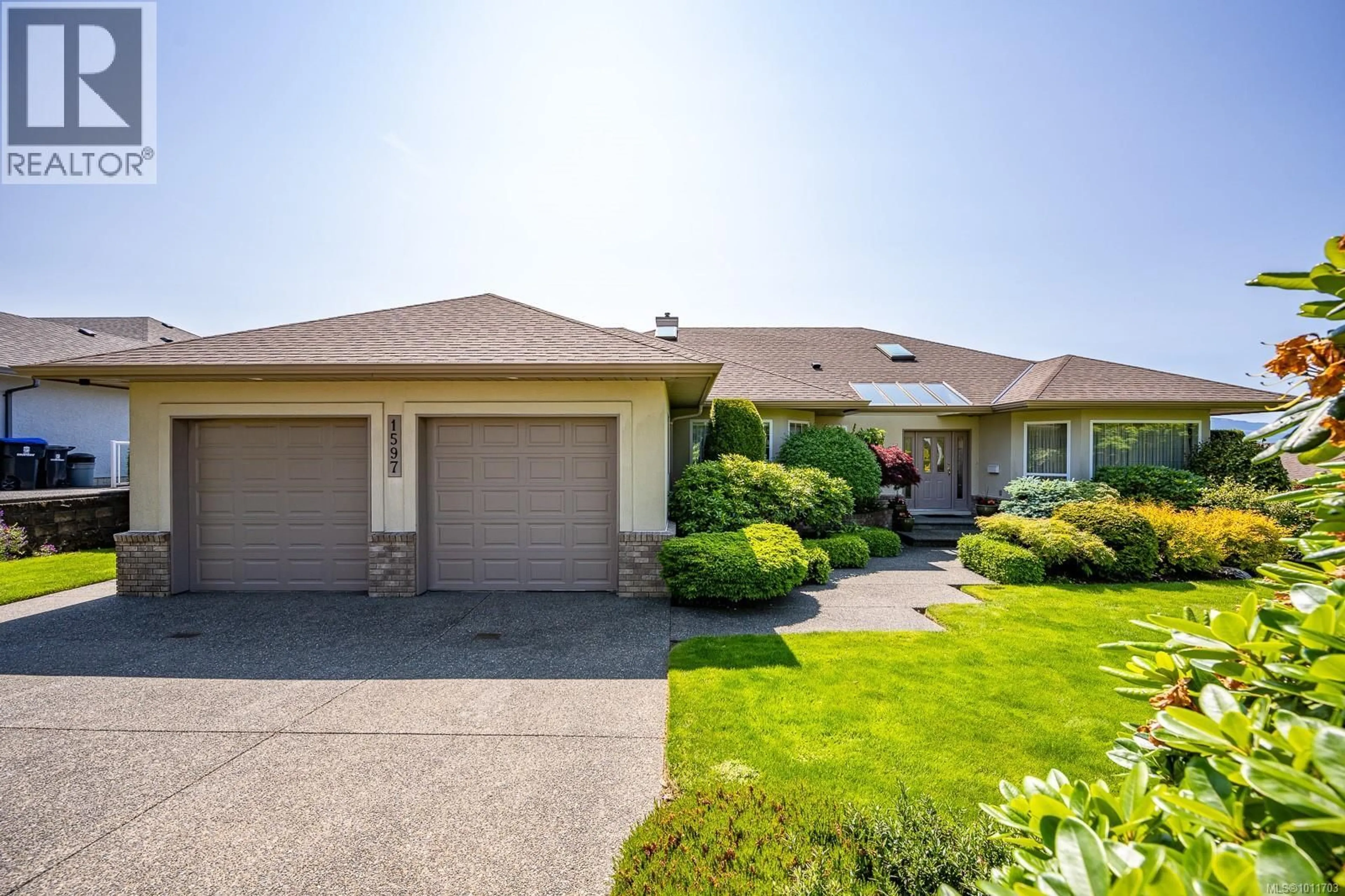 Home with vinyl exterior material, street for 1597 TRUMPETER CRESCENT, Courtenay British Columbia V9N8W6