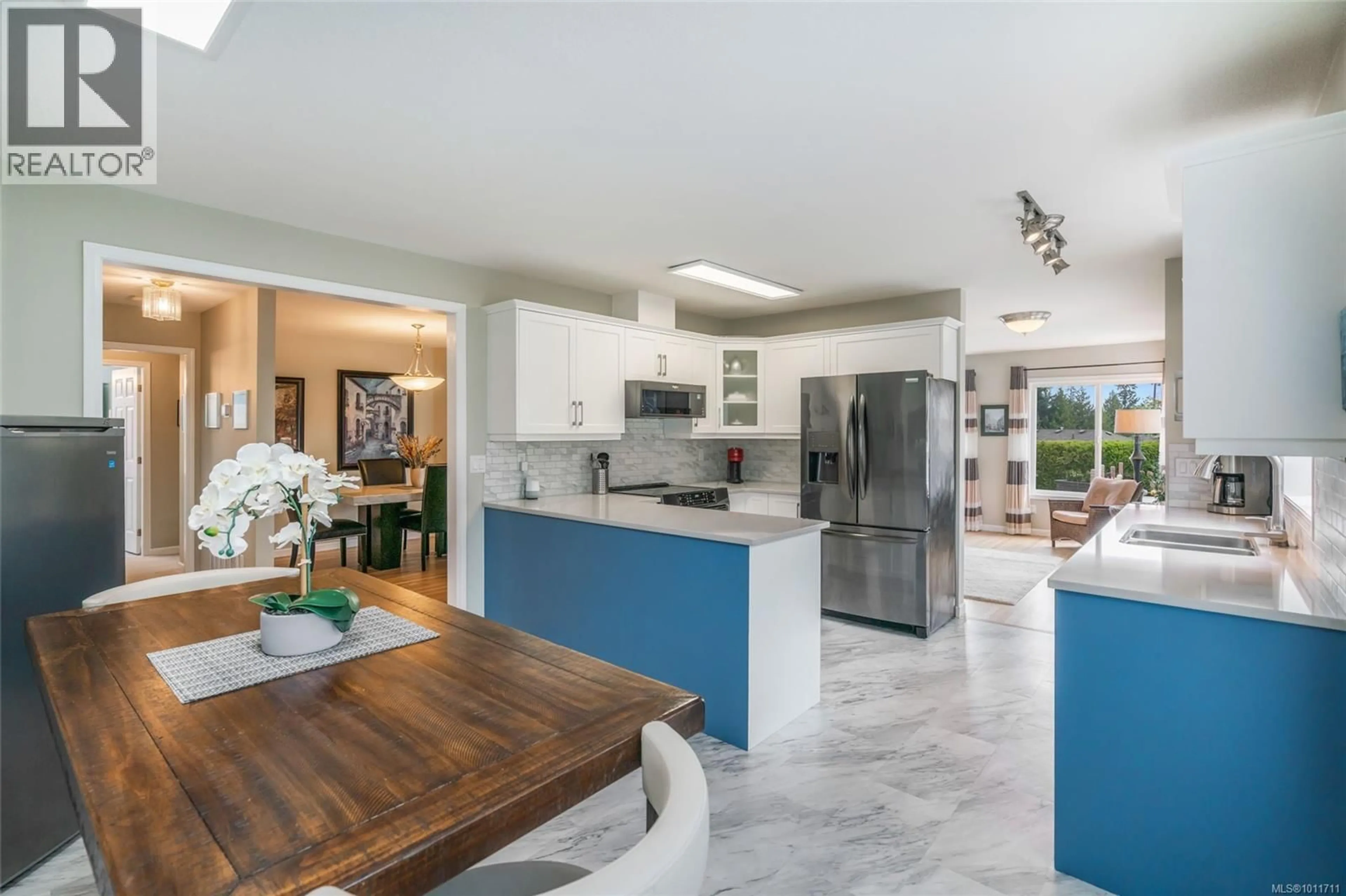 Open concept kitchen, ceramic/tile floor for 659 WINDWARD WAY, Qualicum Beach British Columbia V9K2K4